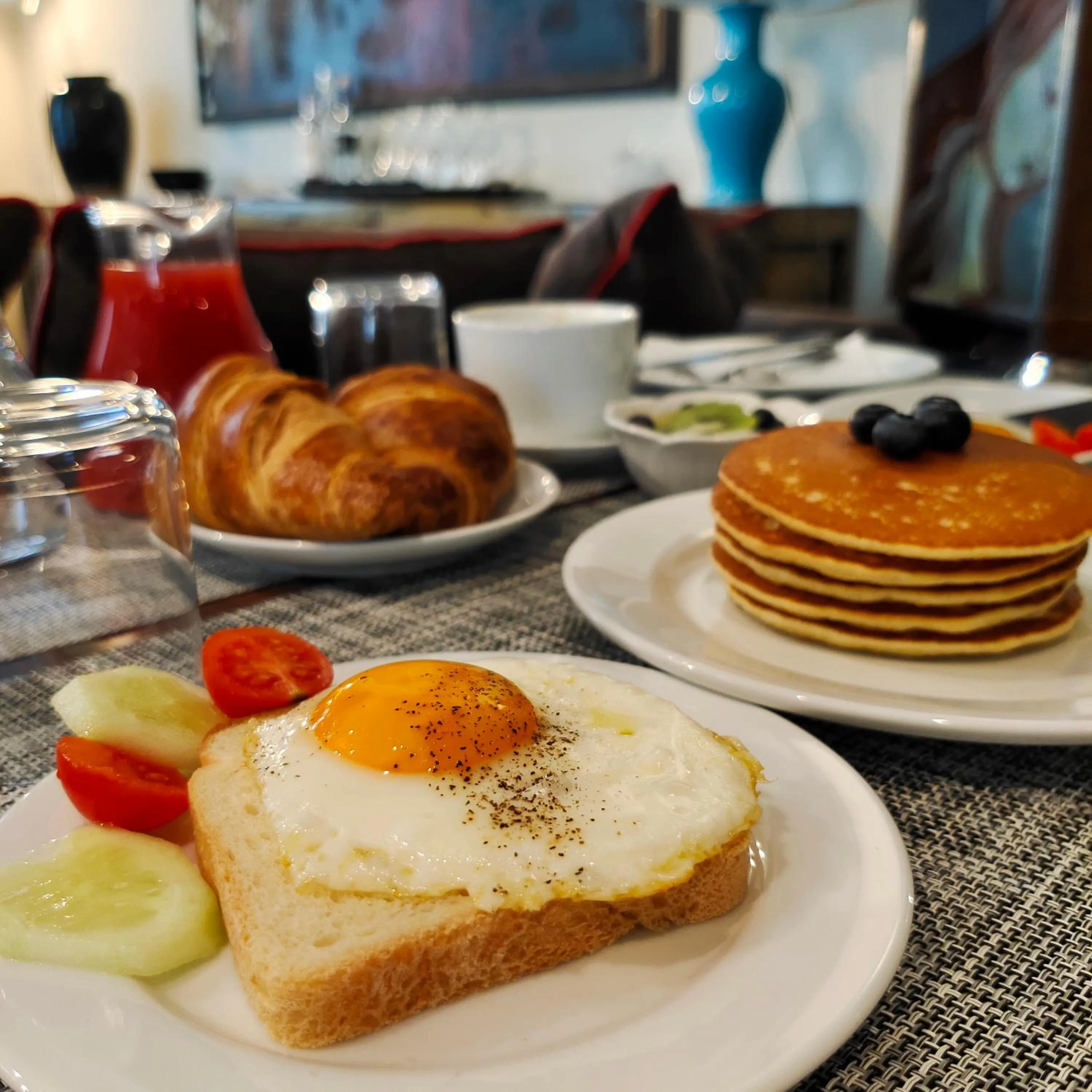 Breakfast in Ada Home