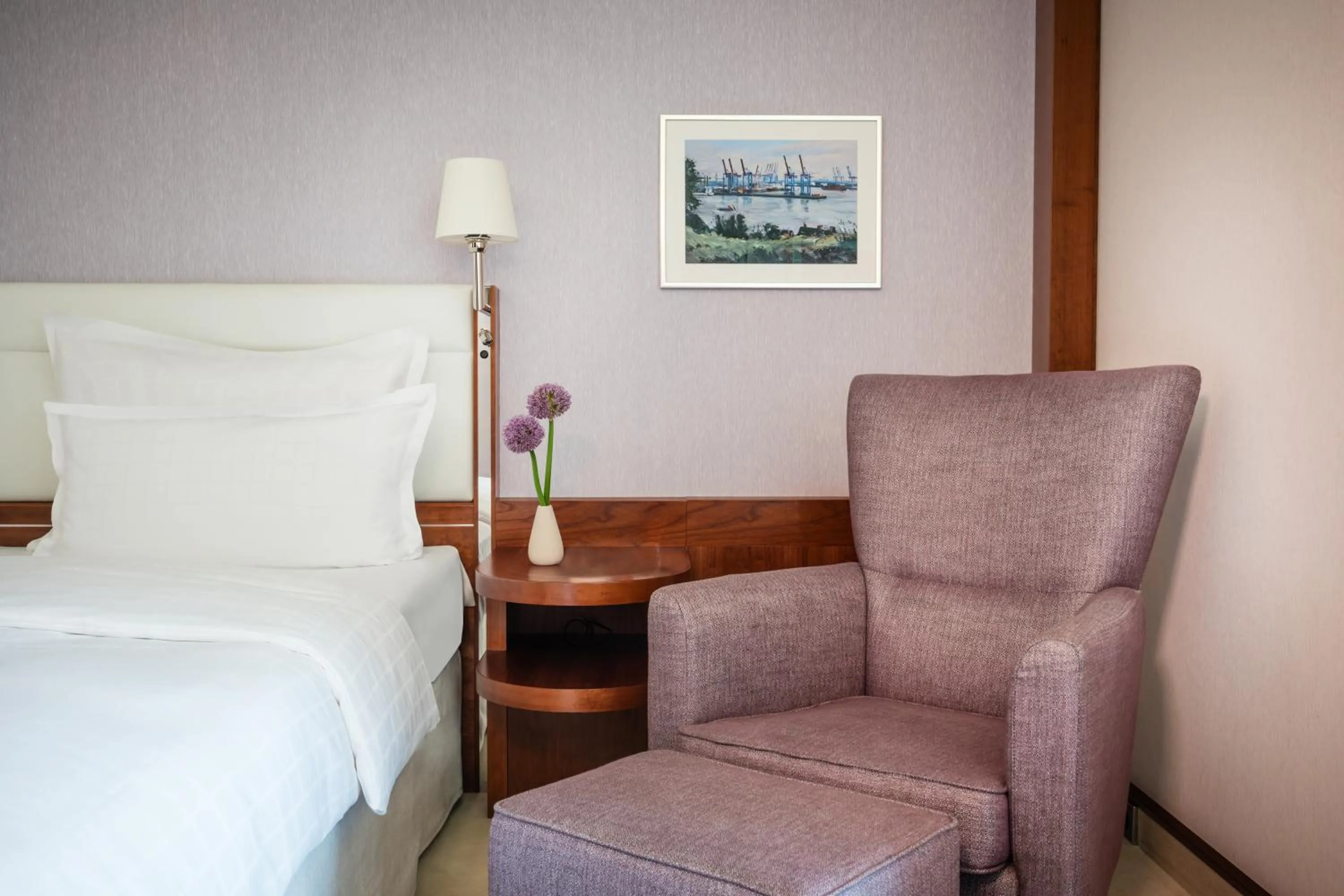 Bed in GRAND ELYSEE Hamburg