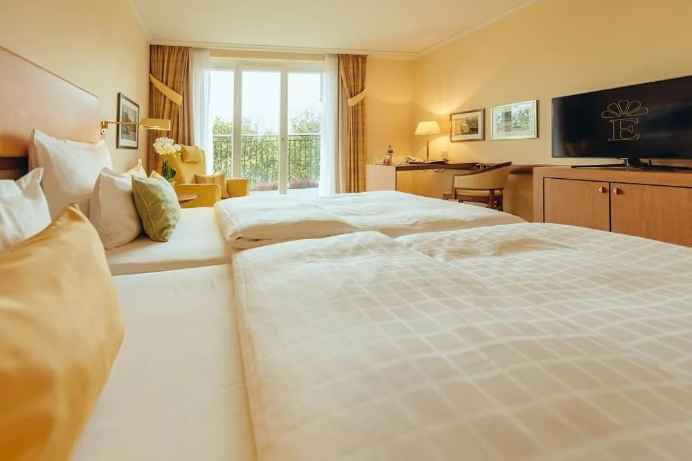 Bed in GRAND ELYSEE Hamburg