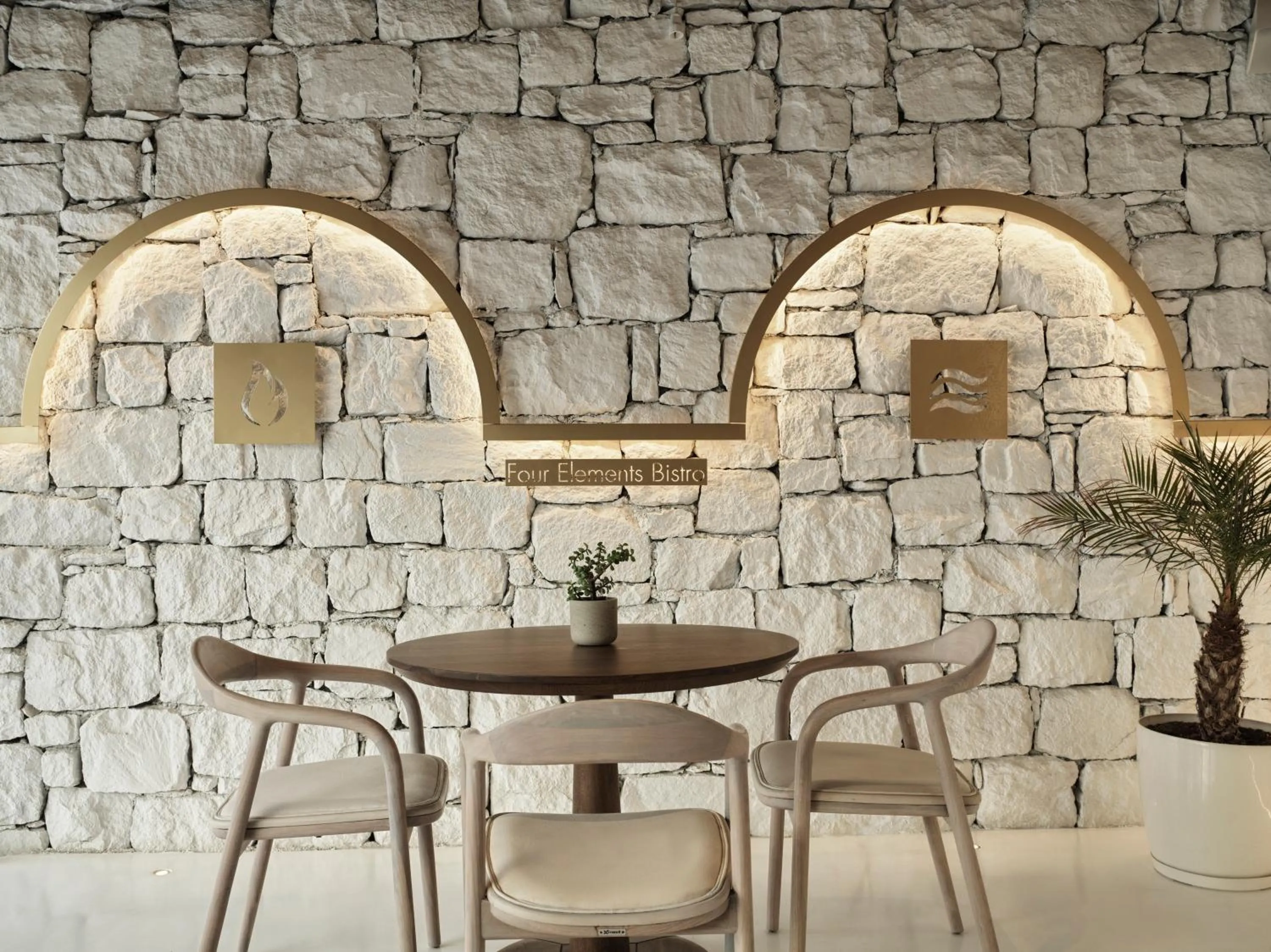 Restaurant/places to eat in Mykonos Earth Suites