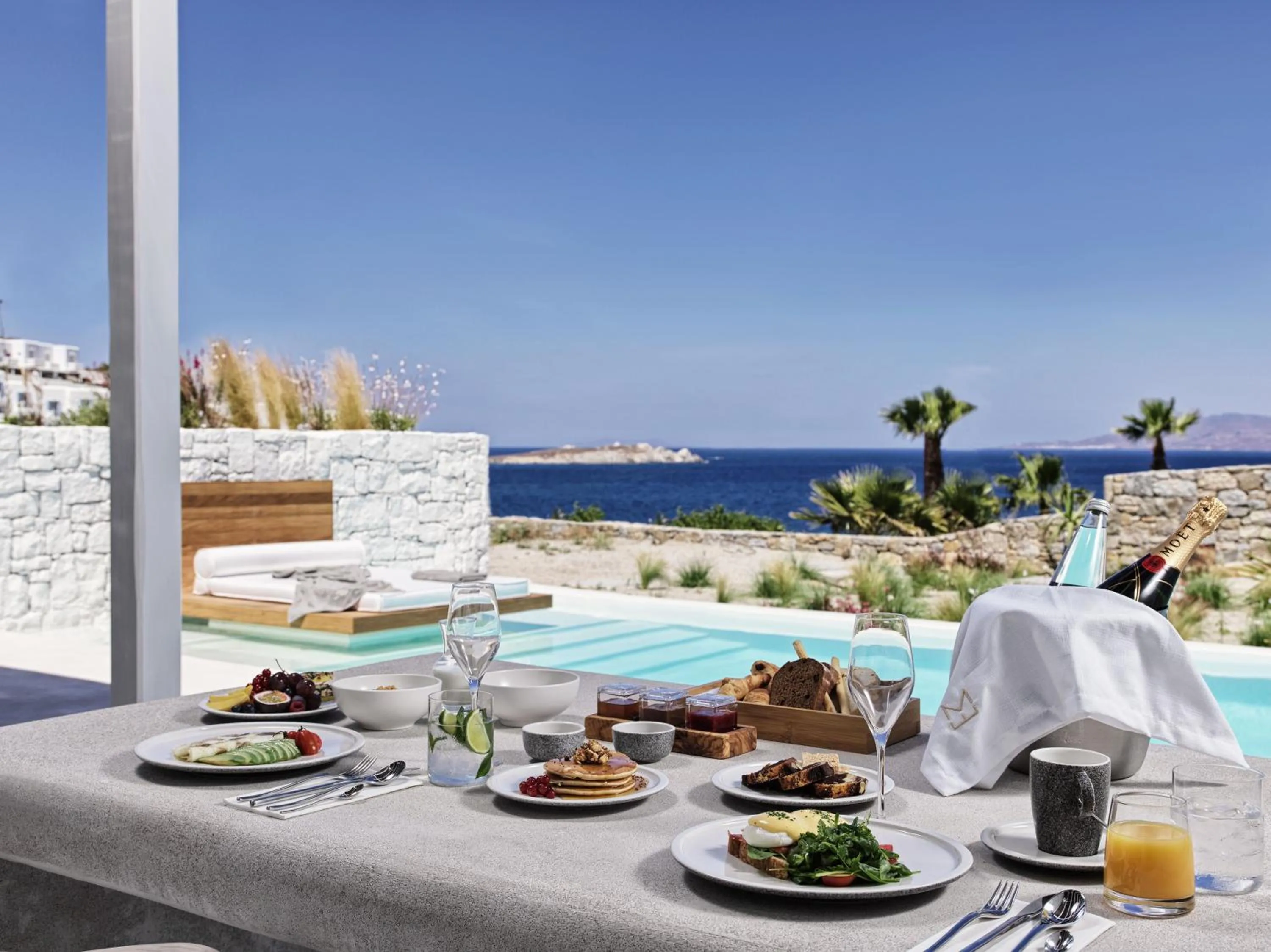 Breakfast in Mykonos Earth Suites
