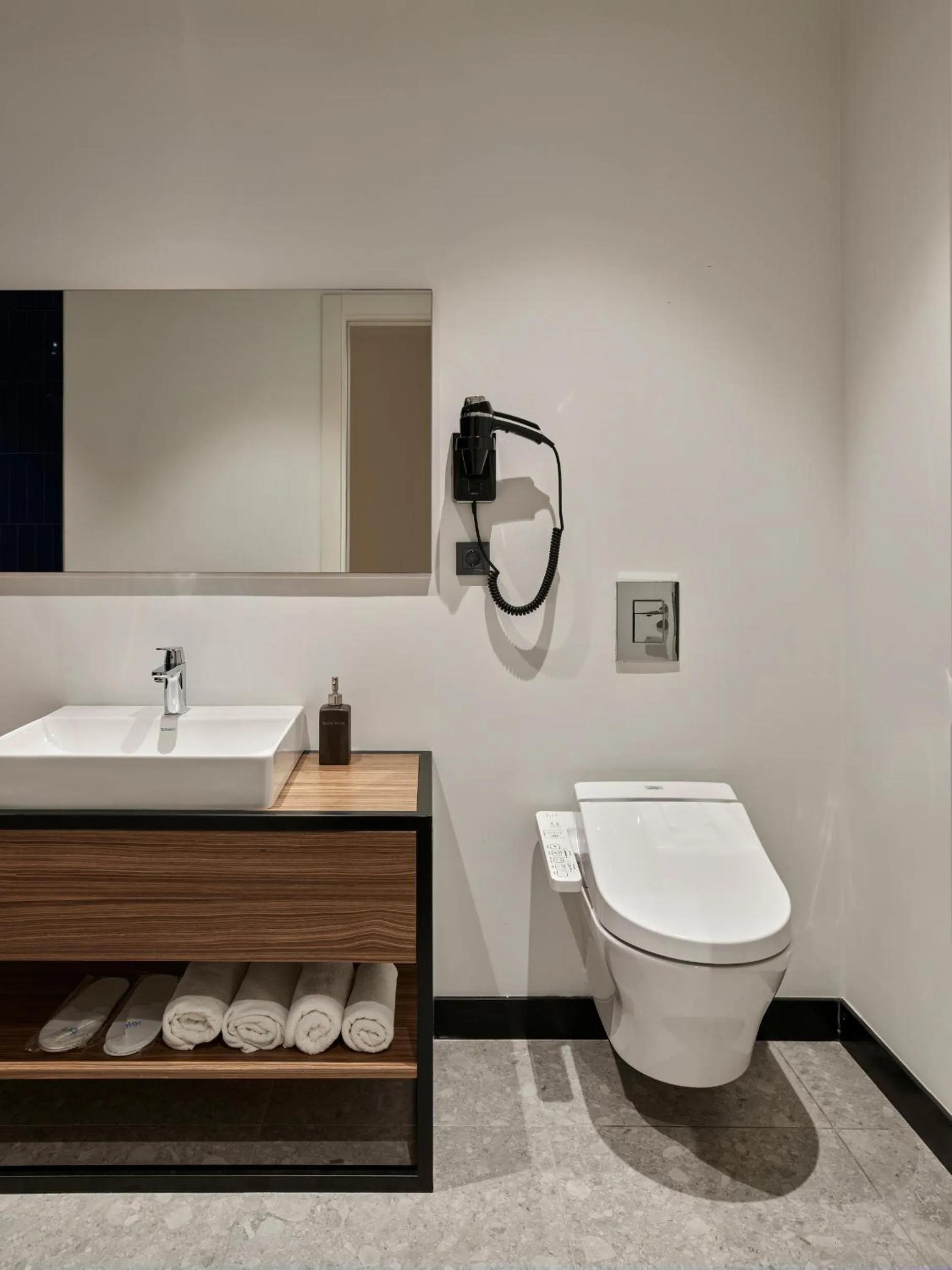 Toilet in Kepler Club Sabiha Gökçen Airport - International Transit Area