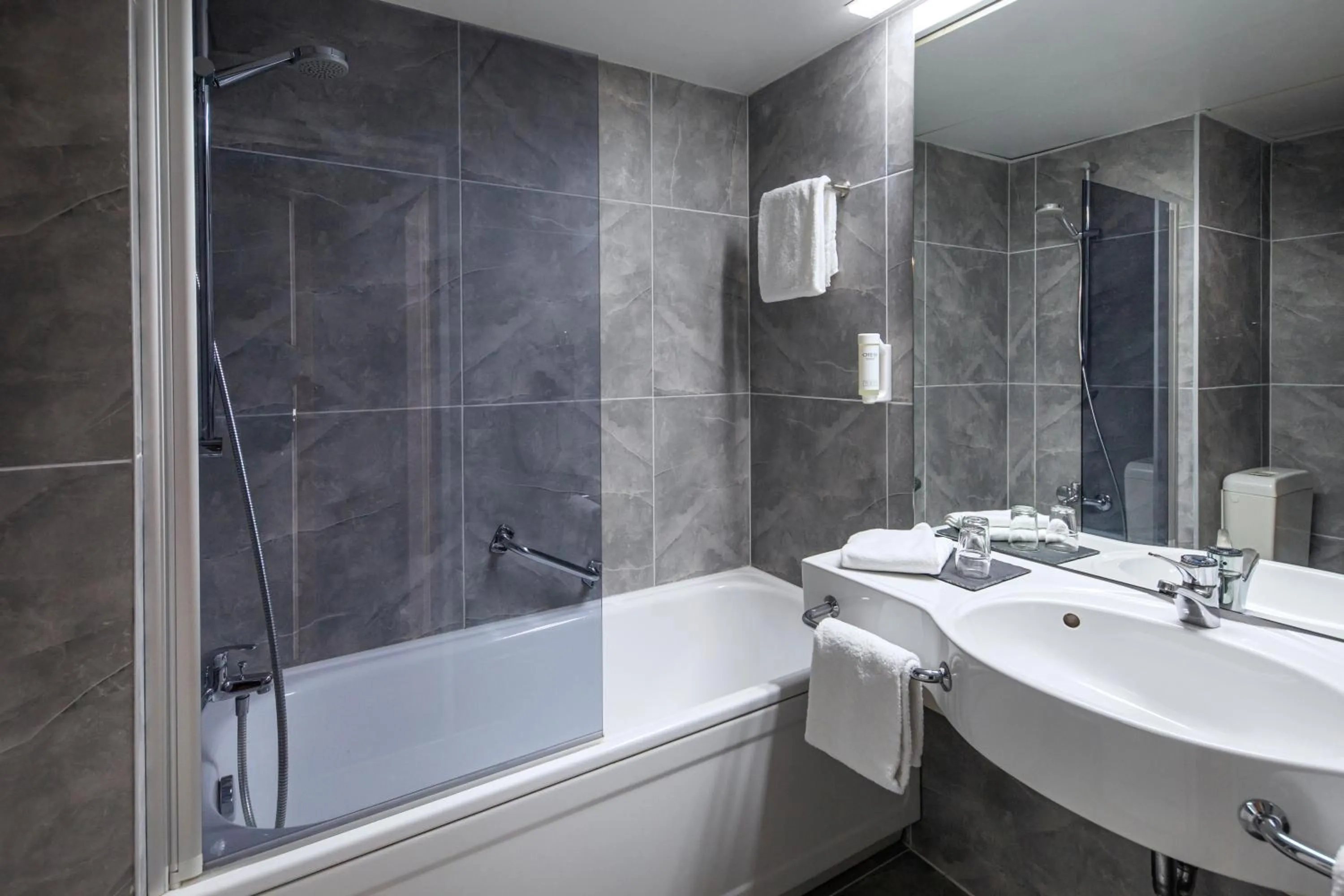 Bathroom in ACHAT Hotel Monschau