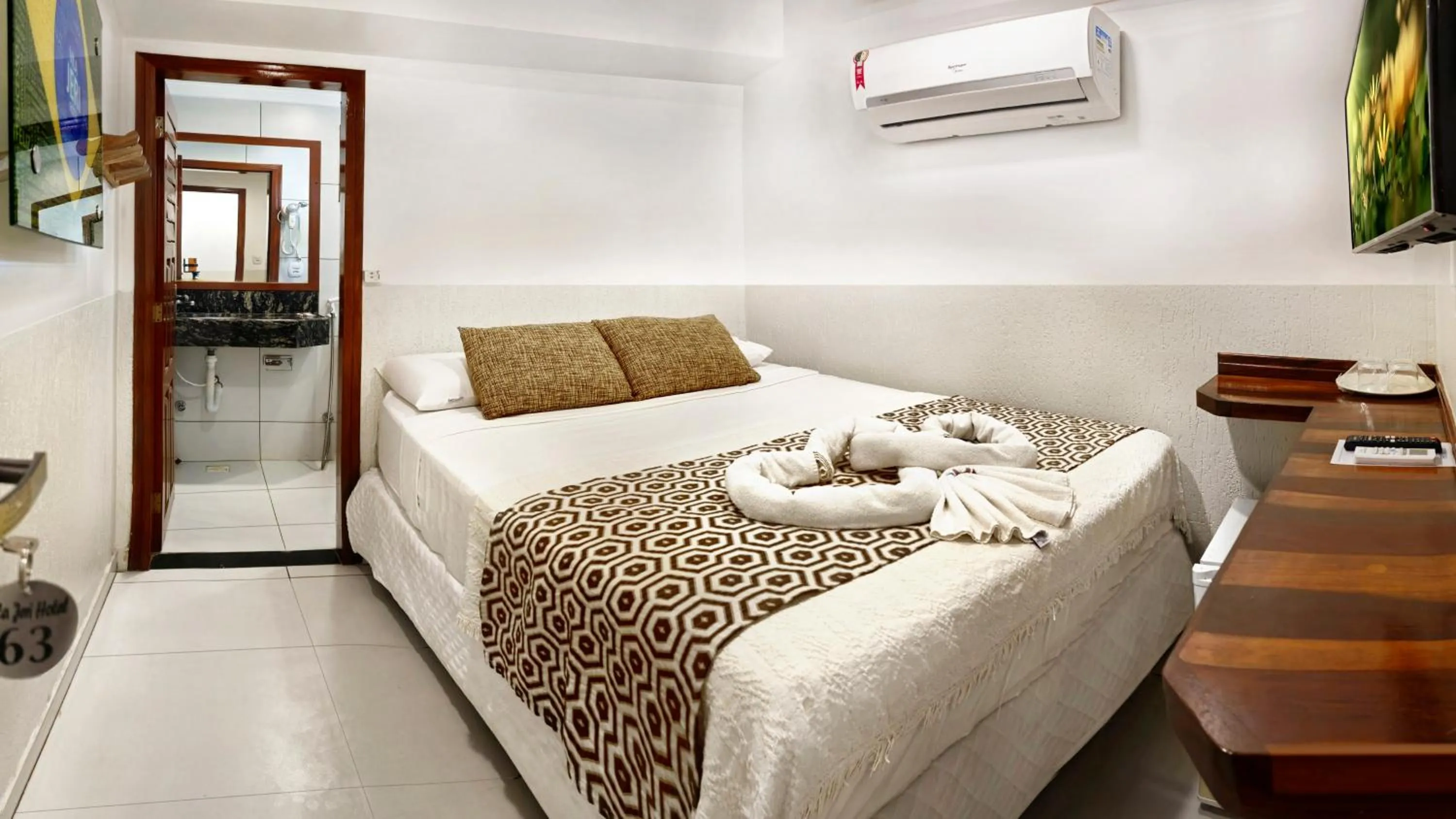 Bedroom, Bed in Vila Jeri Hotel