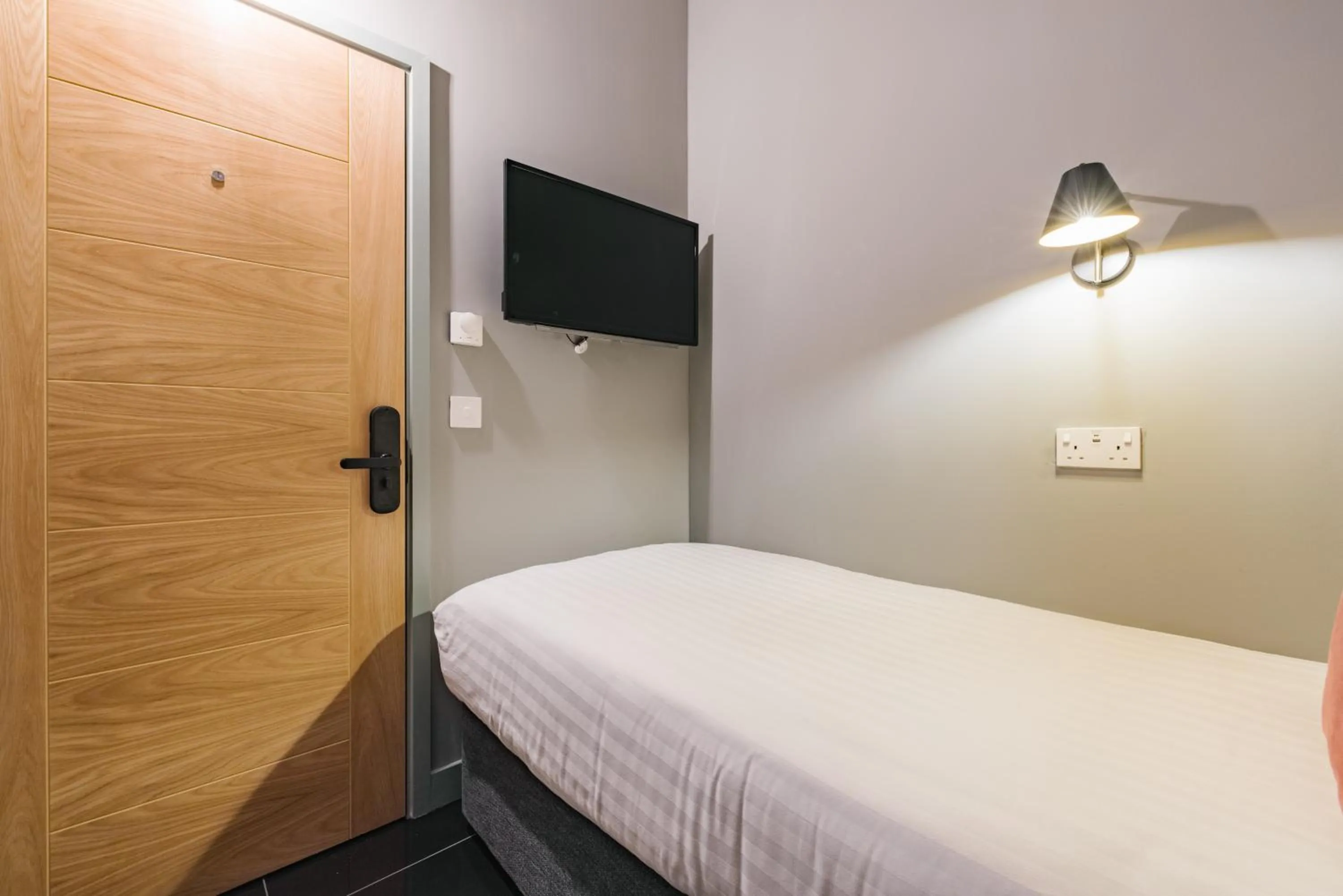 Bedroom in TowerBridge64