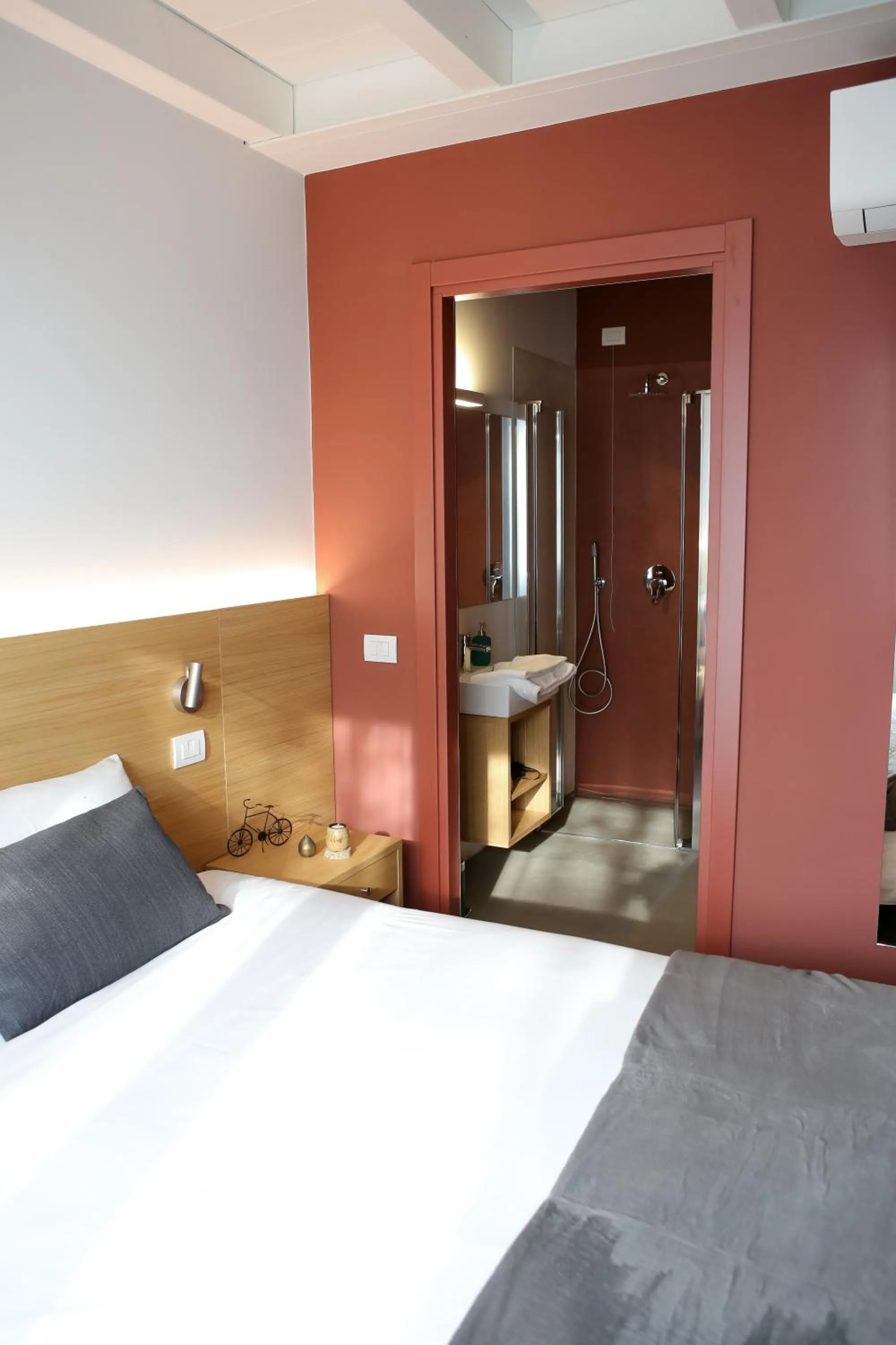 Photo of the whole room, Bed in Bed and Bike Verona