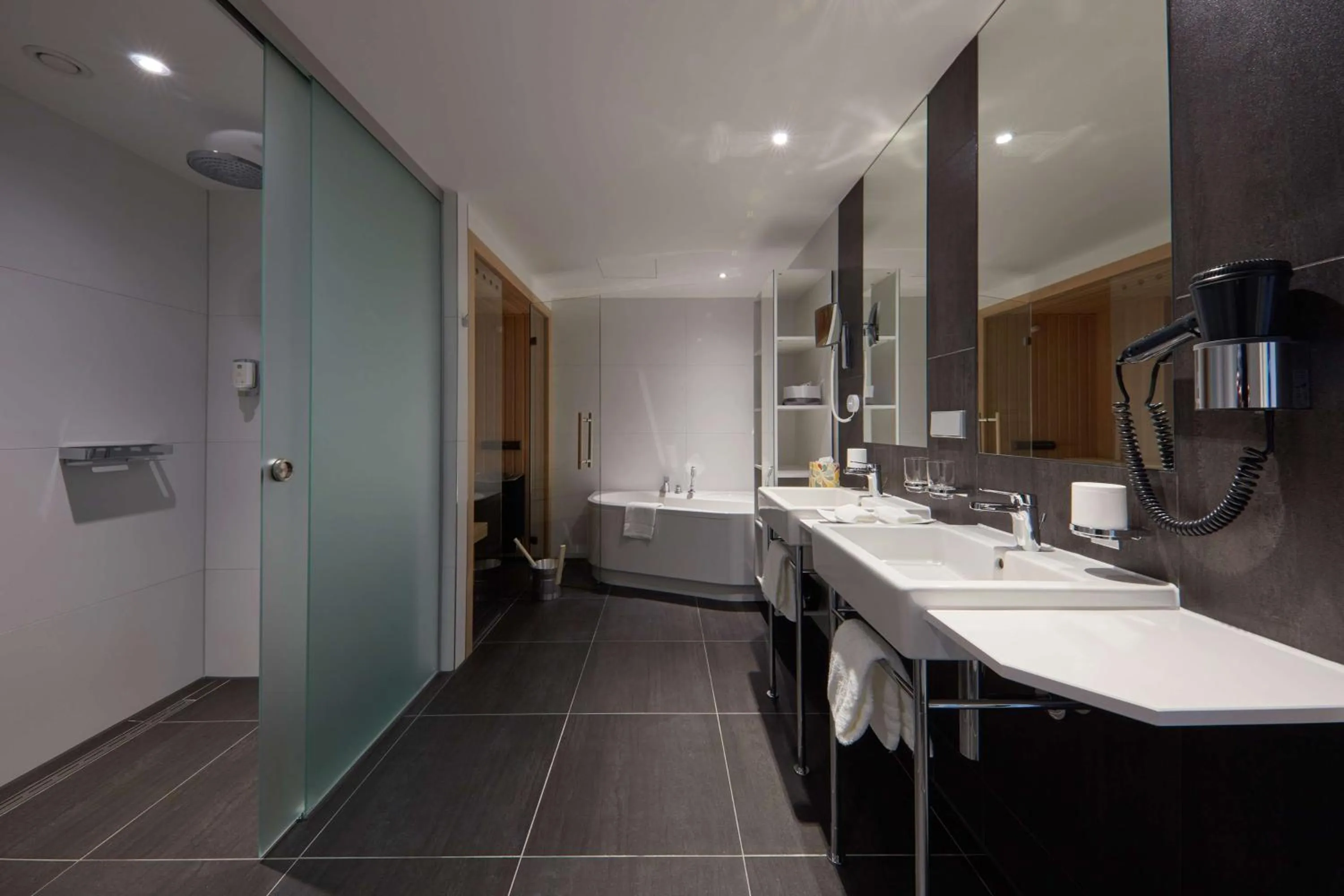 Bathroom in Privathotel alte mühle Wolfsburg-Weyhausen