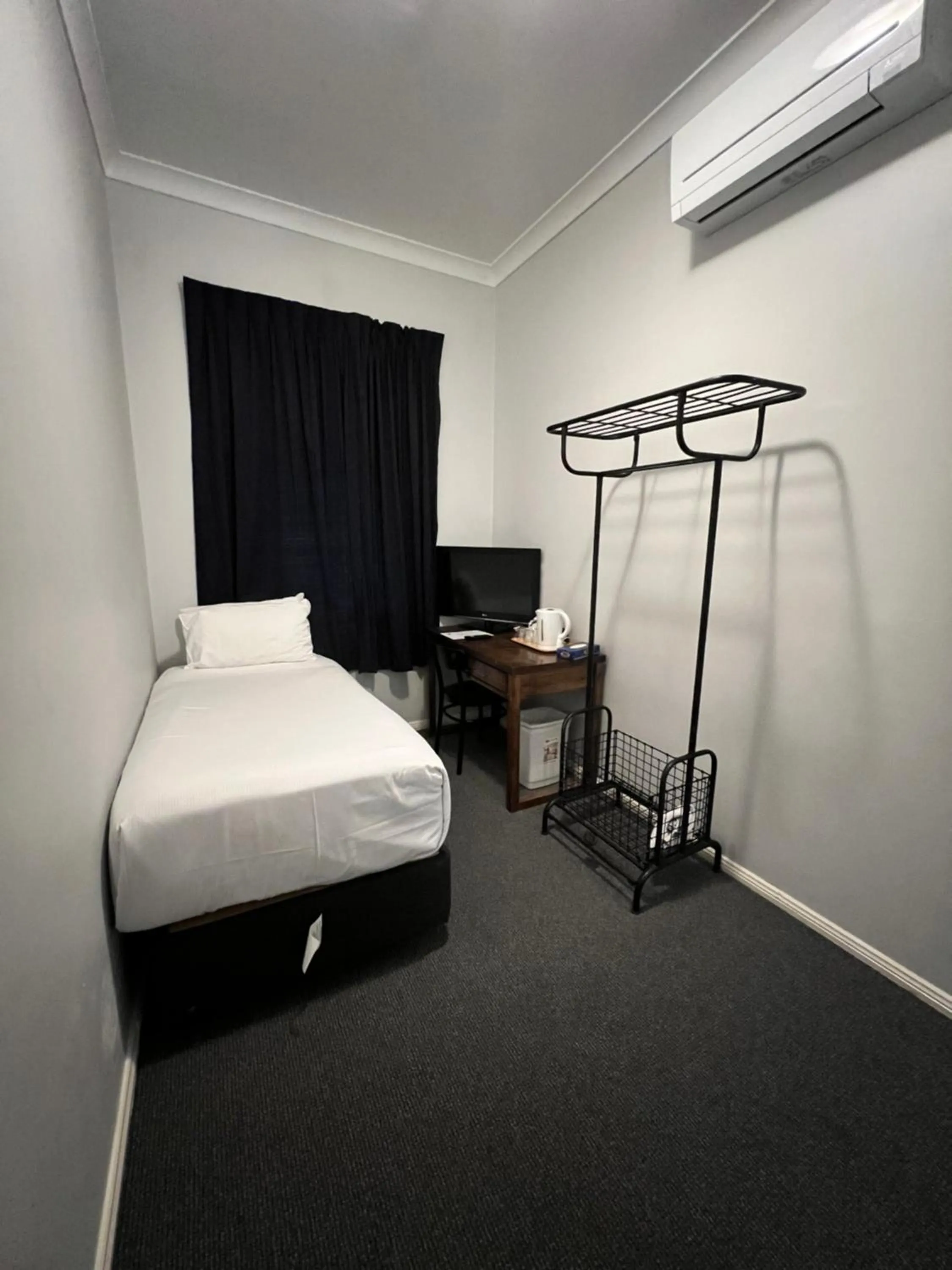 Bed in Adelaide Pulteney Motel
