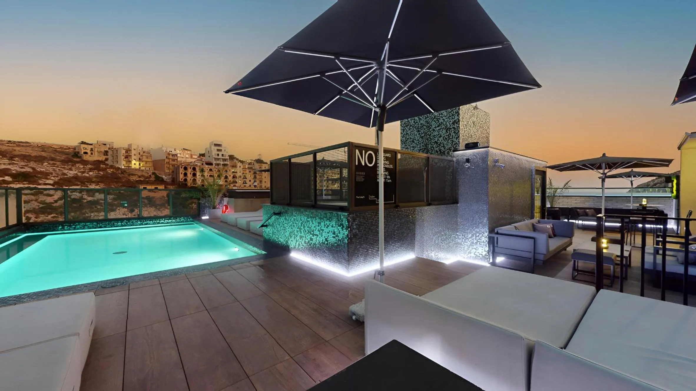 Swimming pool in Block