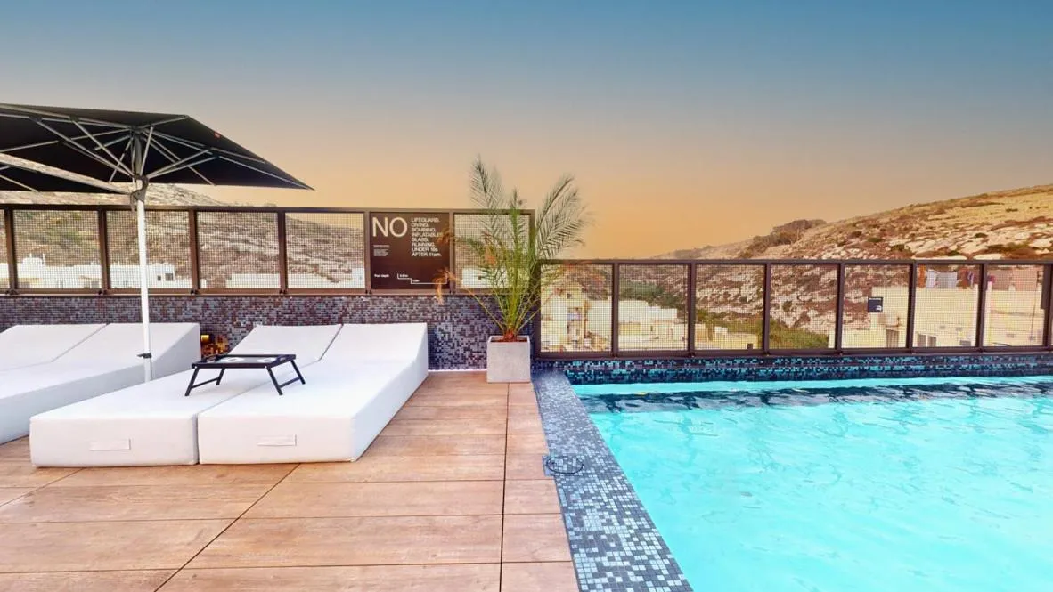 Swimming pool in Block