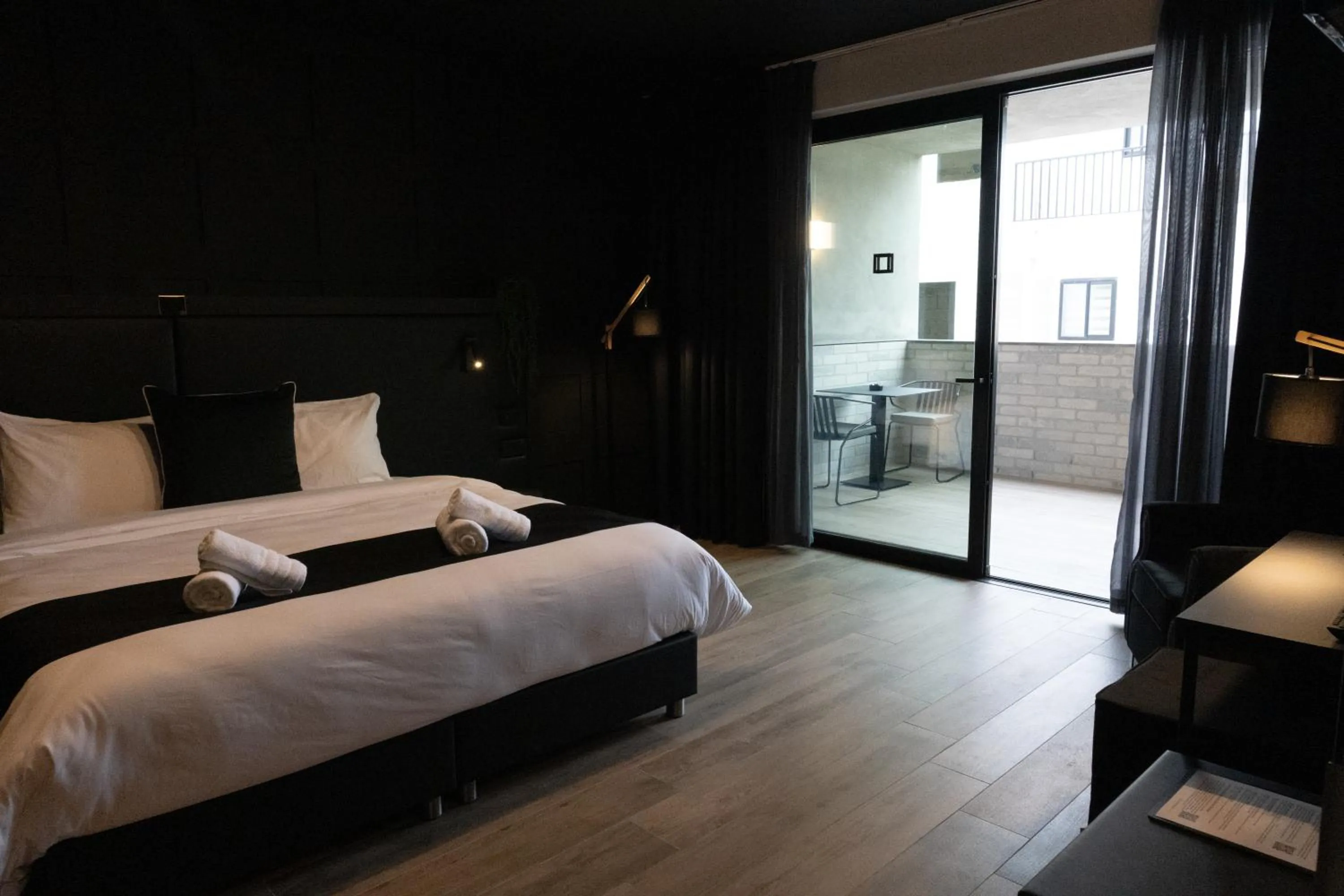 Bedroom, Bed in Block