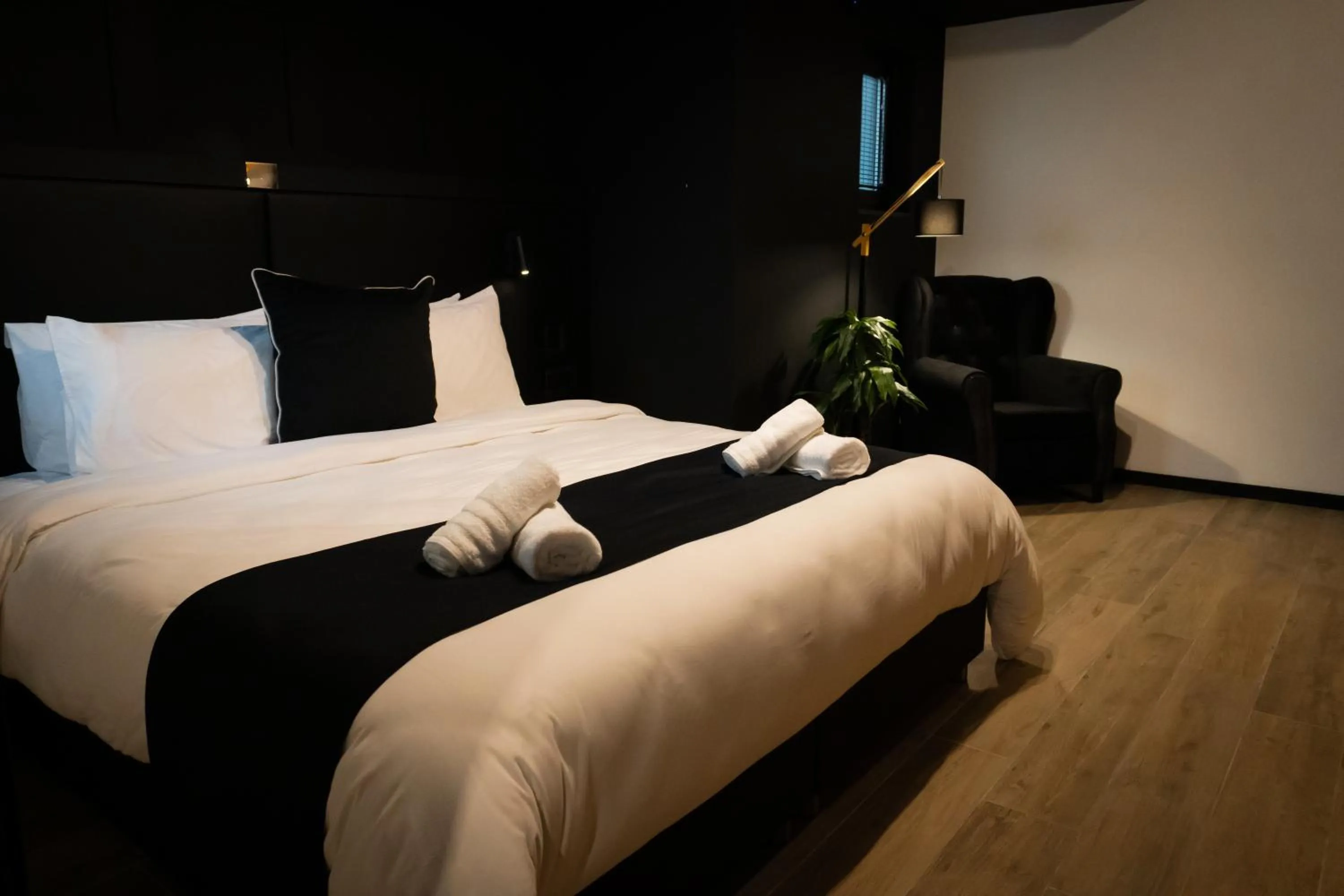 Bedroom, Bed in Block