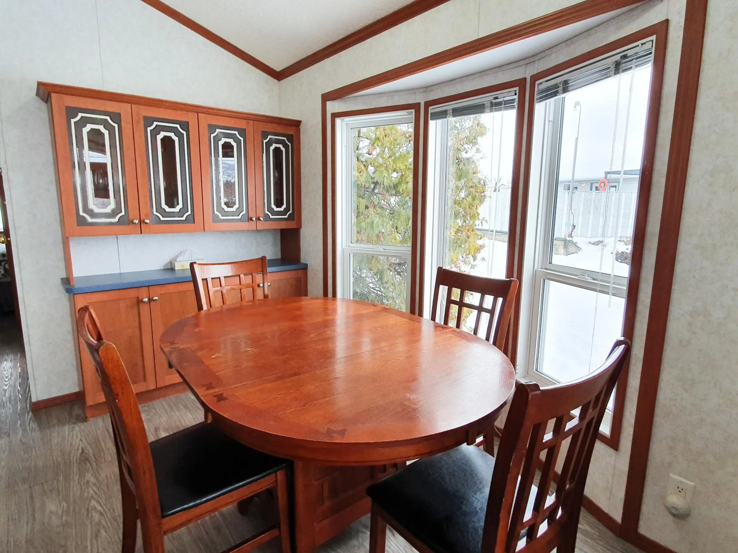 Dining area in The Orchard at Oliver