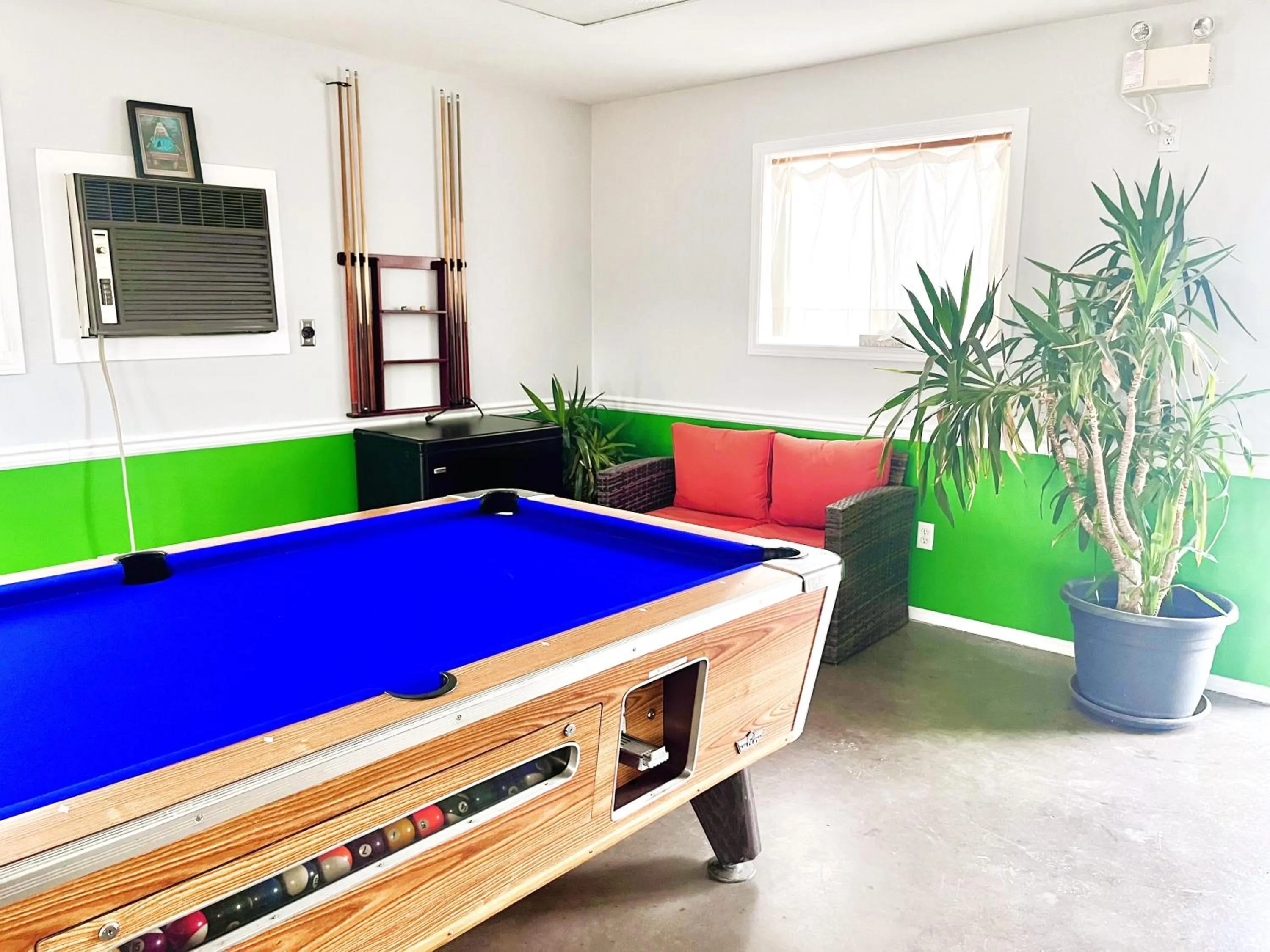 Billiard in The Orchard at Oliver