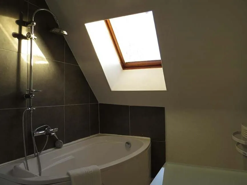 Bathroom in ApartHotel François 1er - 16ème