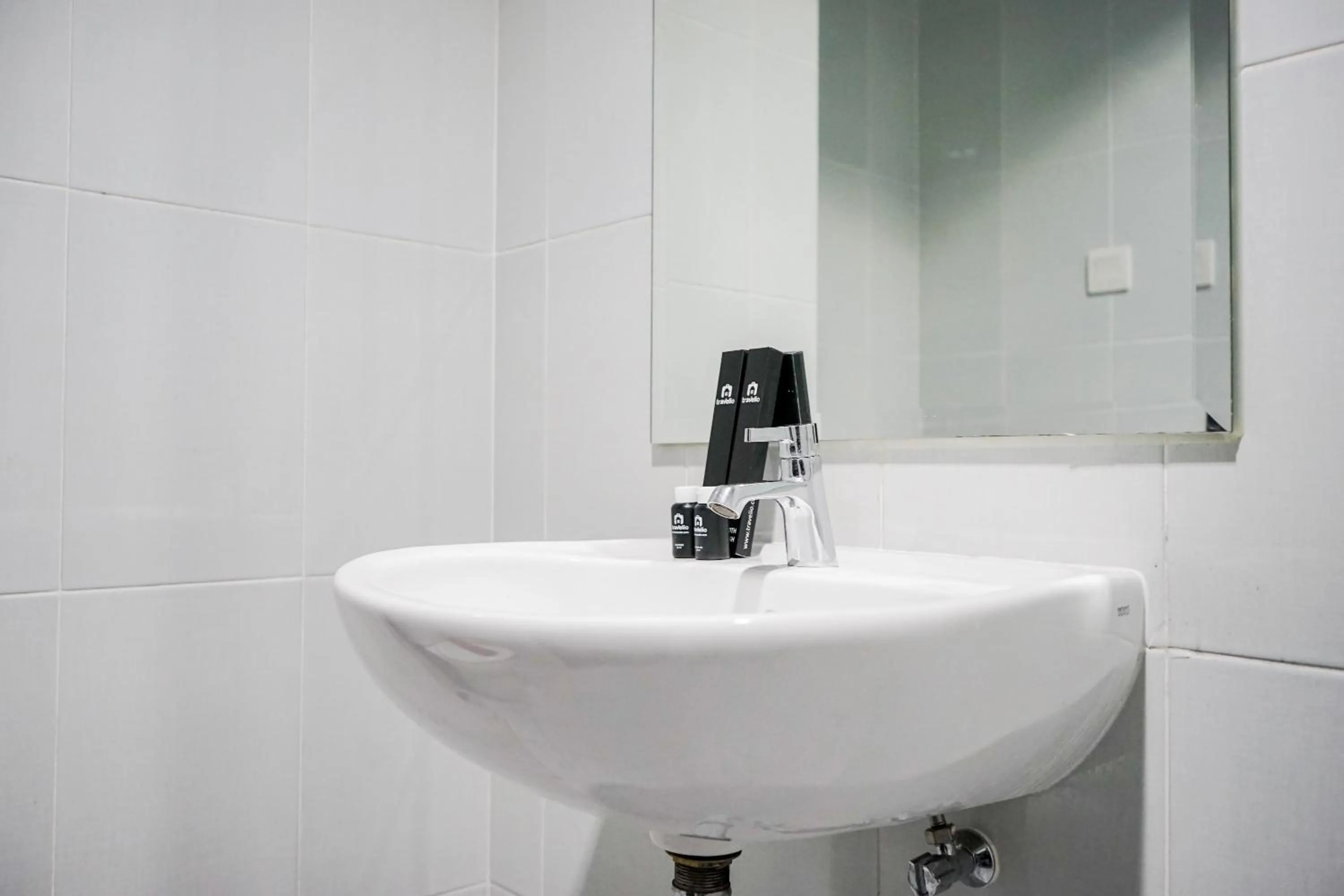 Cozy Minimalist Studio at Casa de Parco Apartment By Travelio