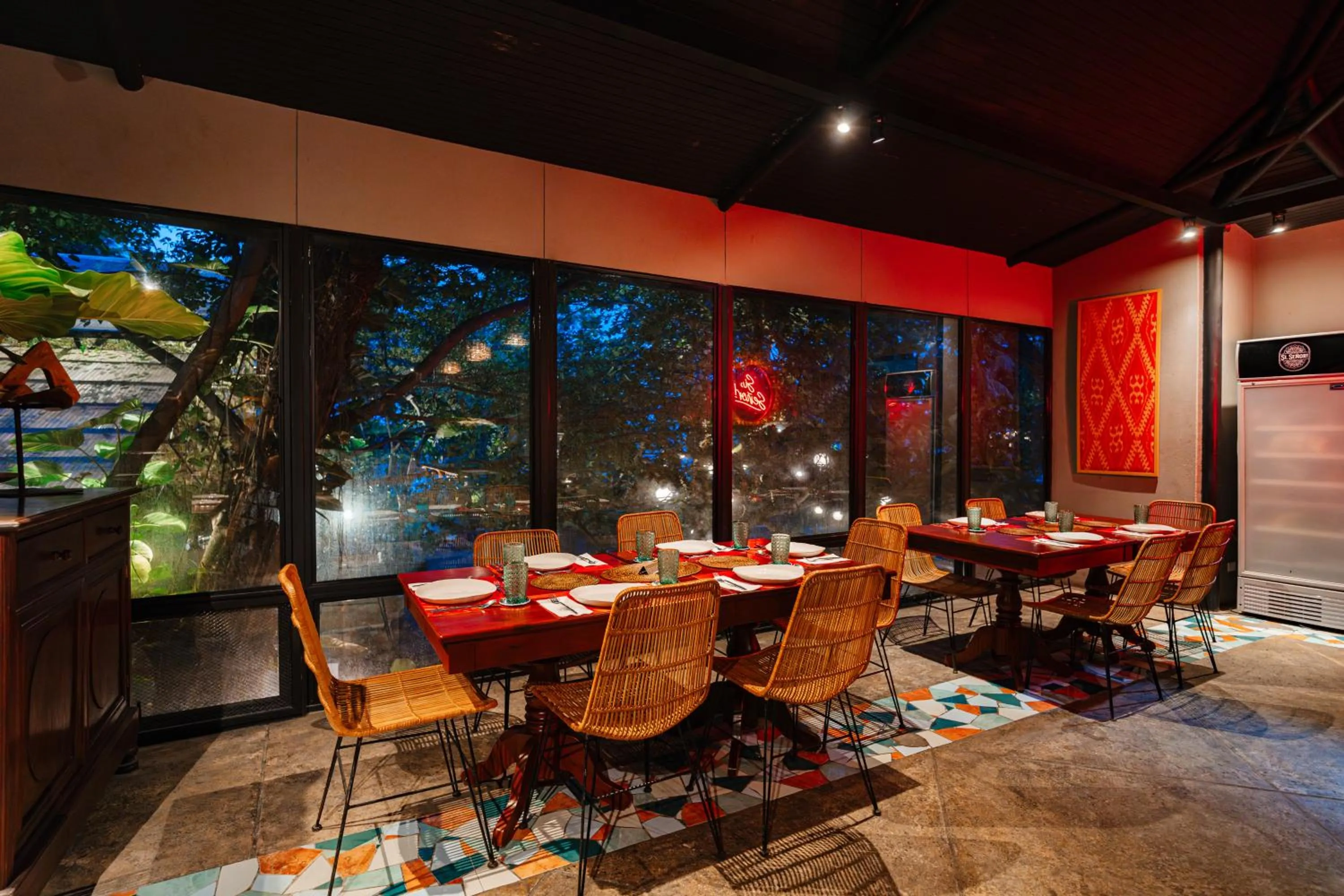 Restaurant/places to eat in The Henry Resort Dumaguete