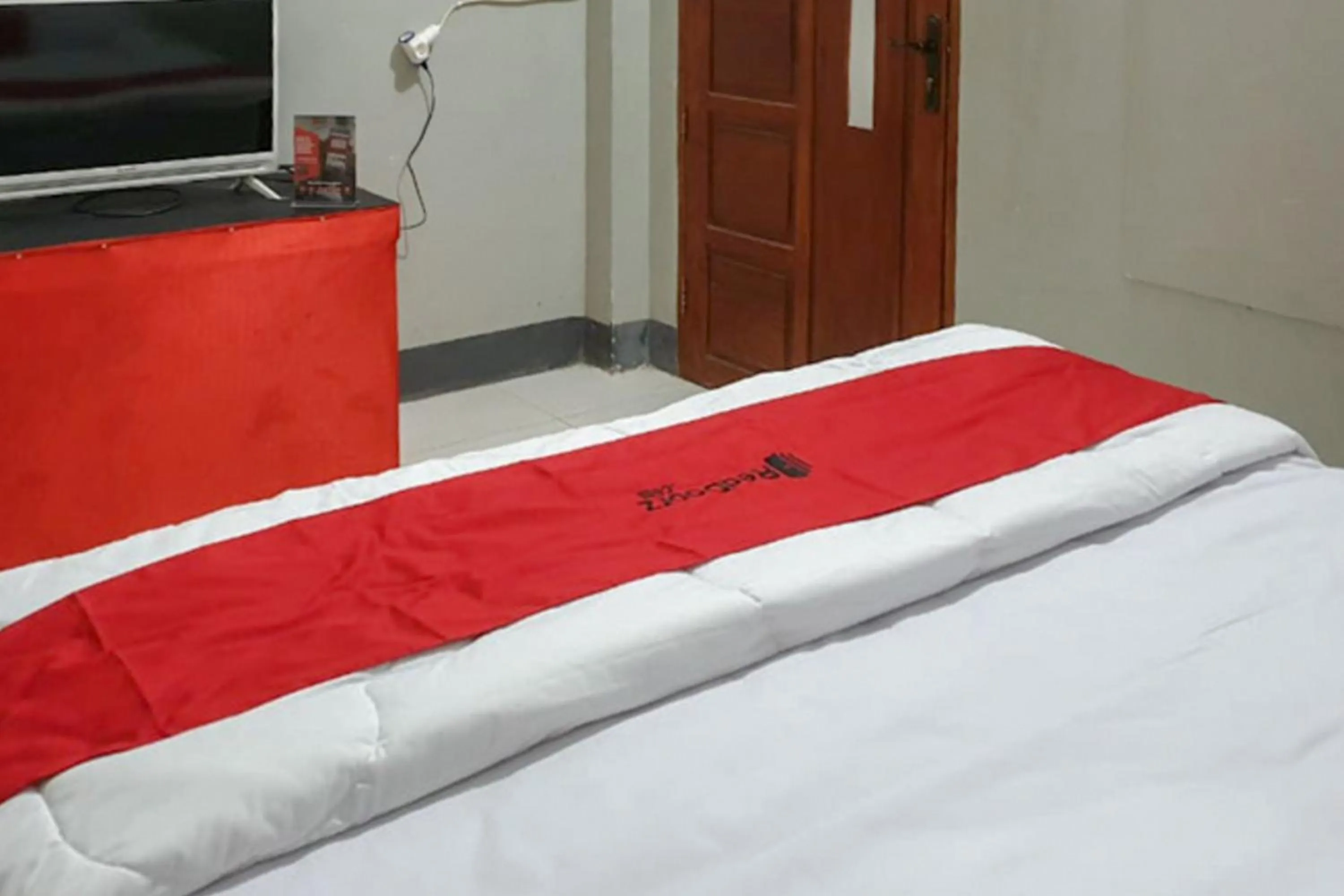 Bed in RedDoorz @ Hotel Yaki Mamuju