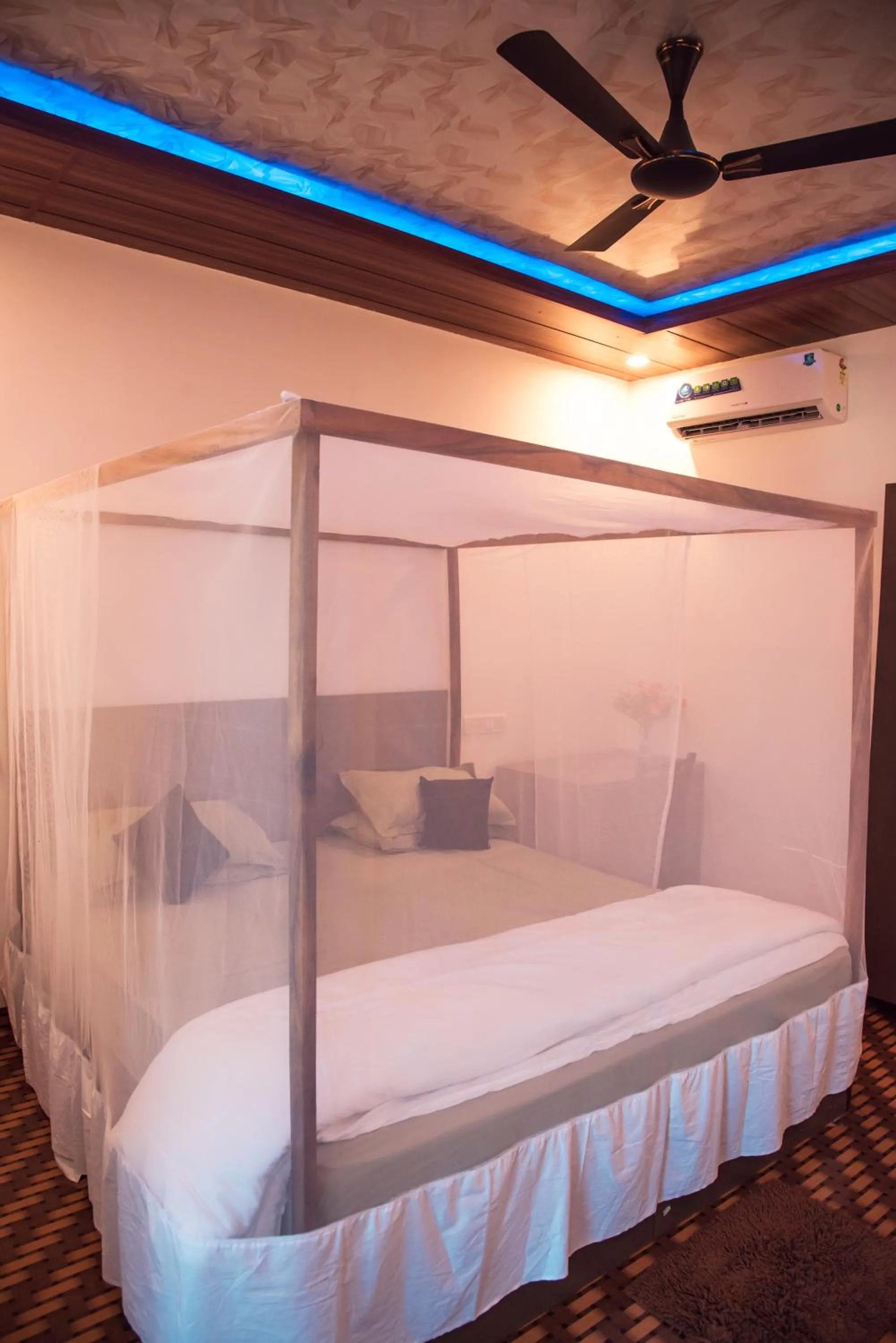 Bed in Patnem Beach Cottages