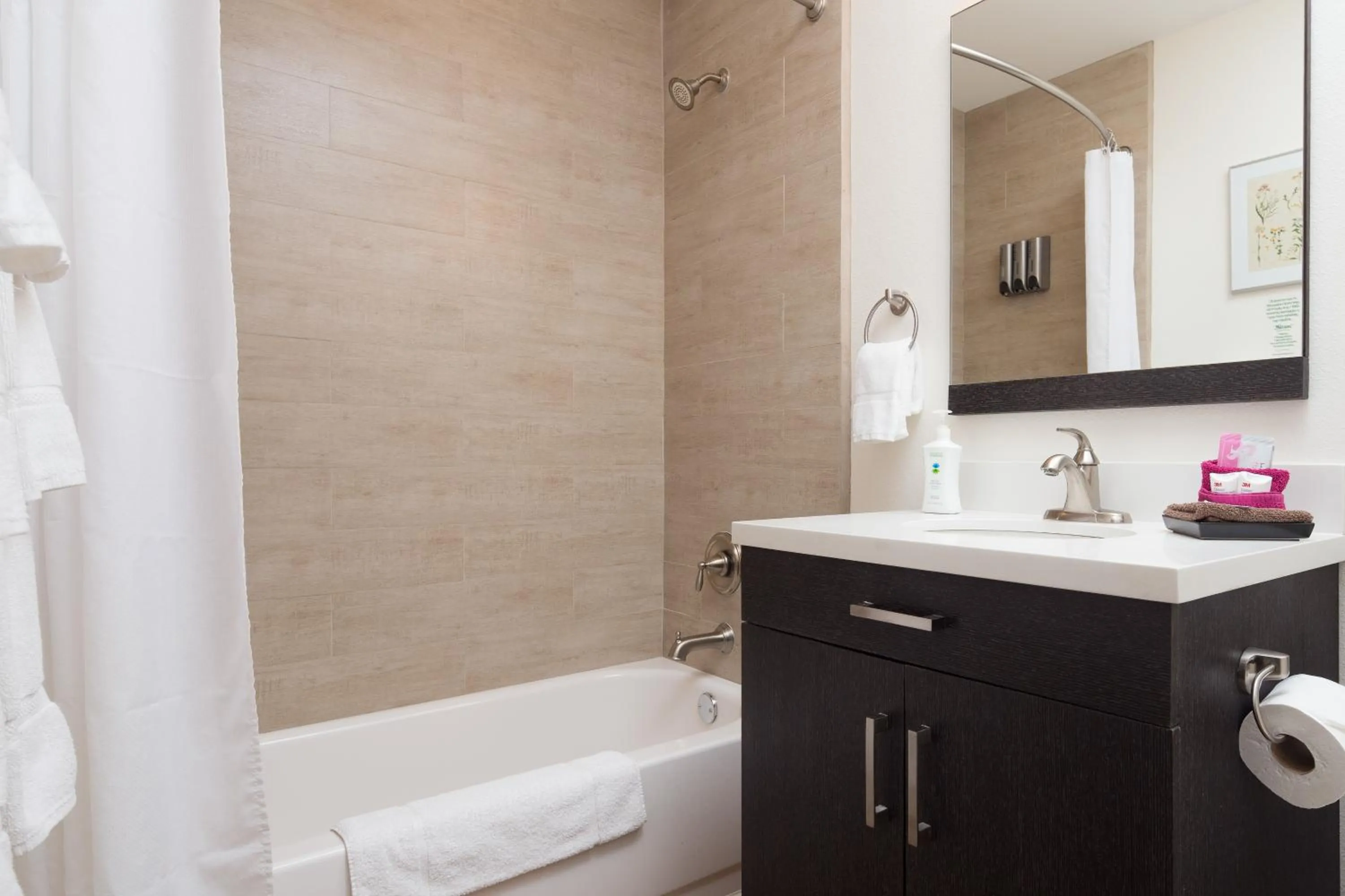 Shower in Hotel Flora and Fauna