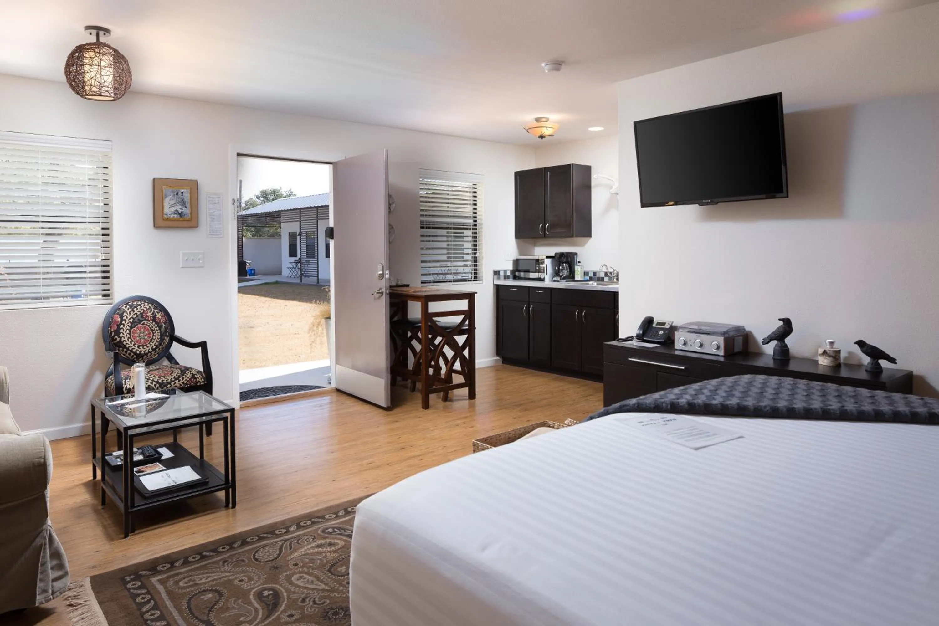 TV and multimedia, Bed in Hotel Flora and Fauna