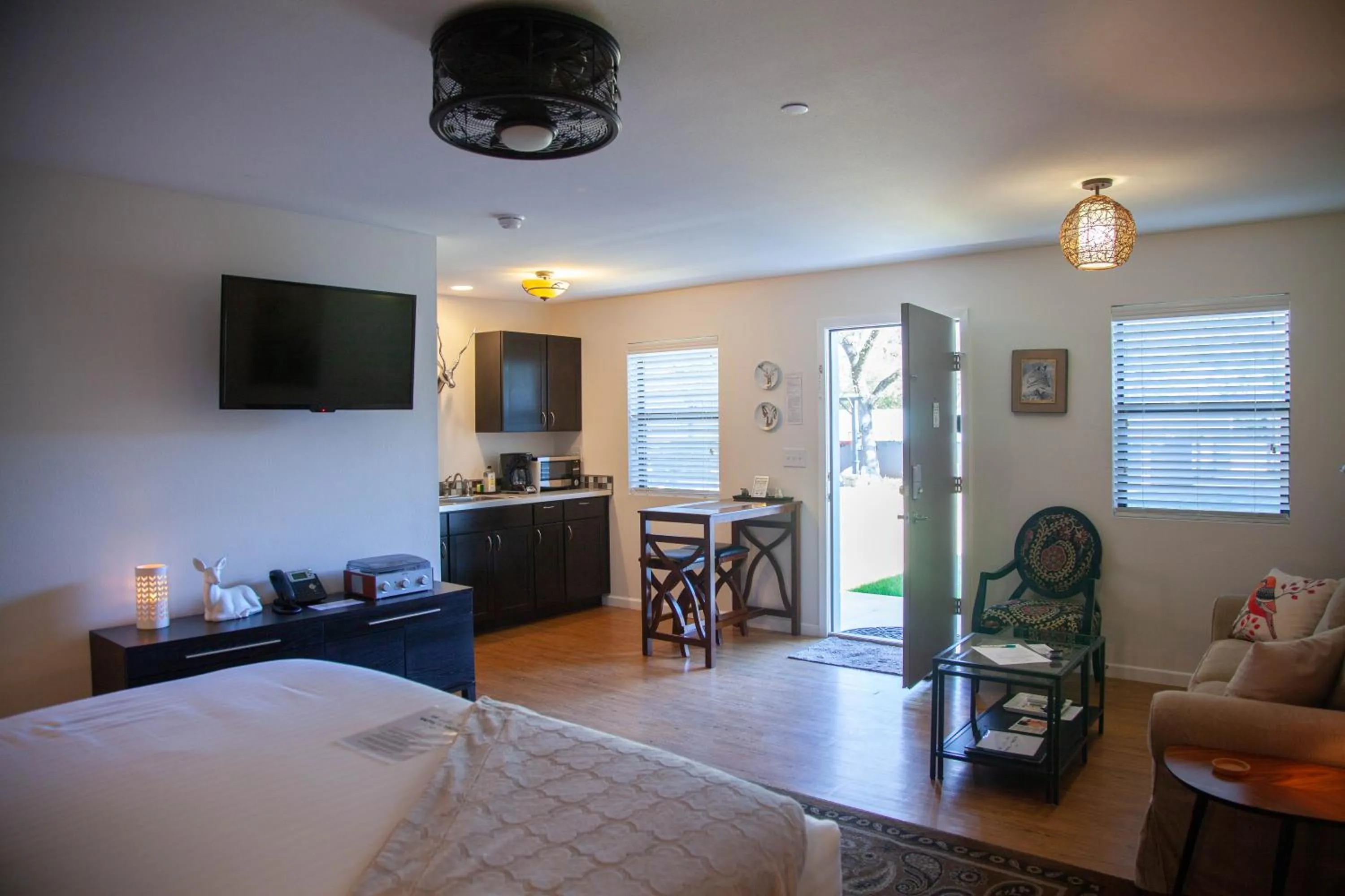 TV and multimedia, Bed in Hotel Flora and Fauna