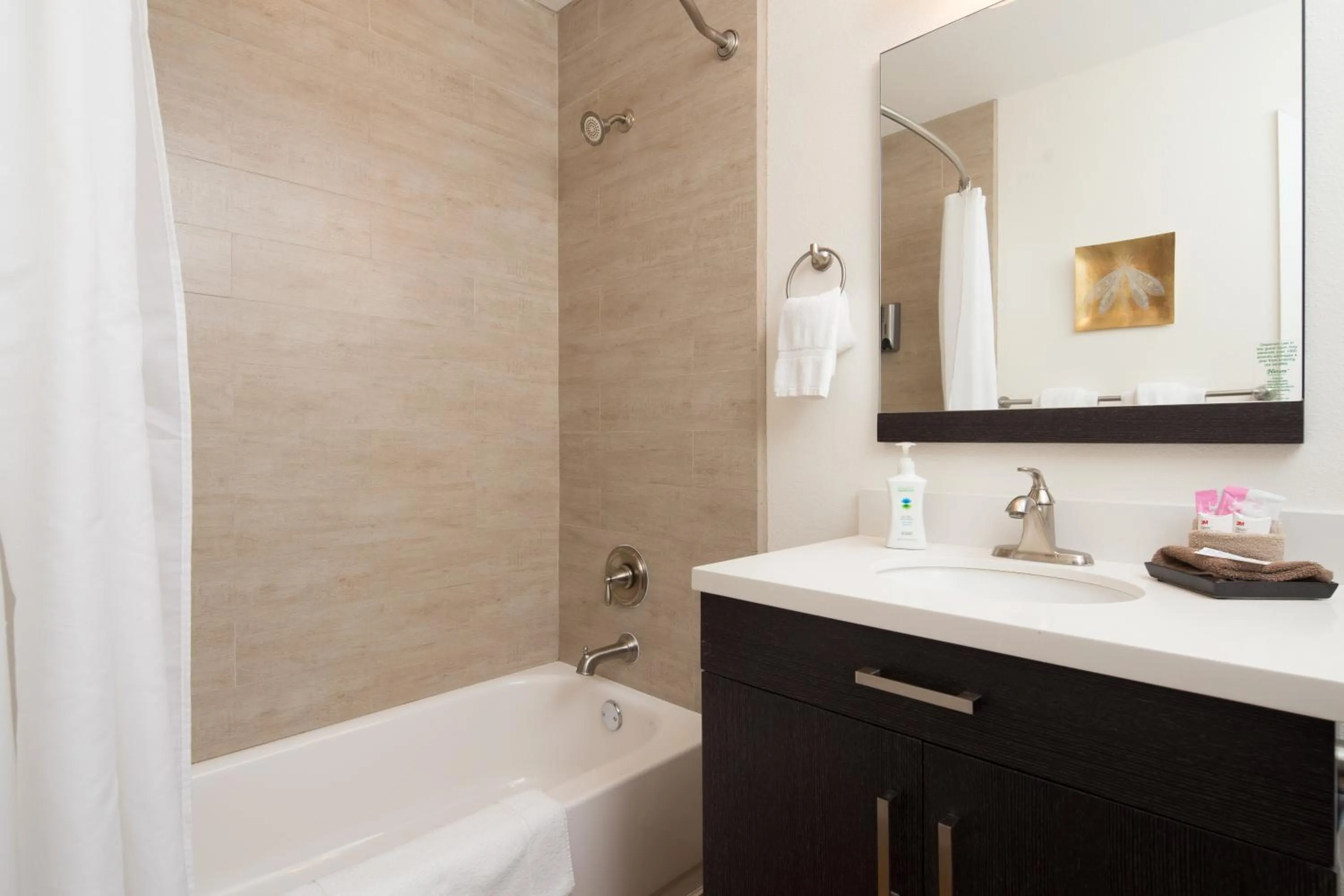 Shower in Hotel Flora and Fauna