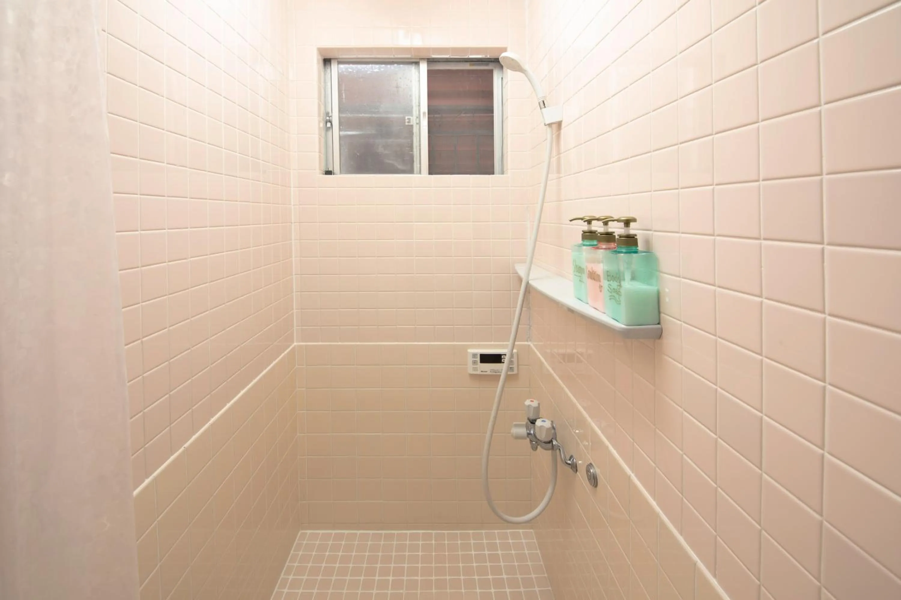 Shower in Guesthouse Yululu