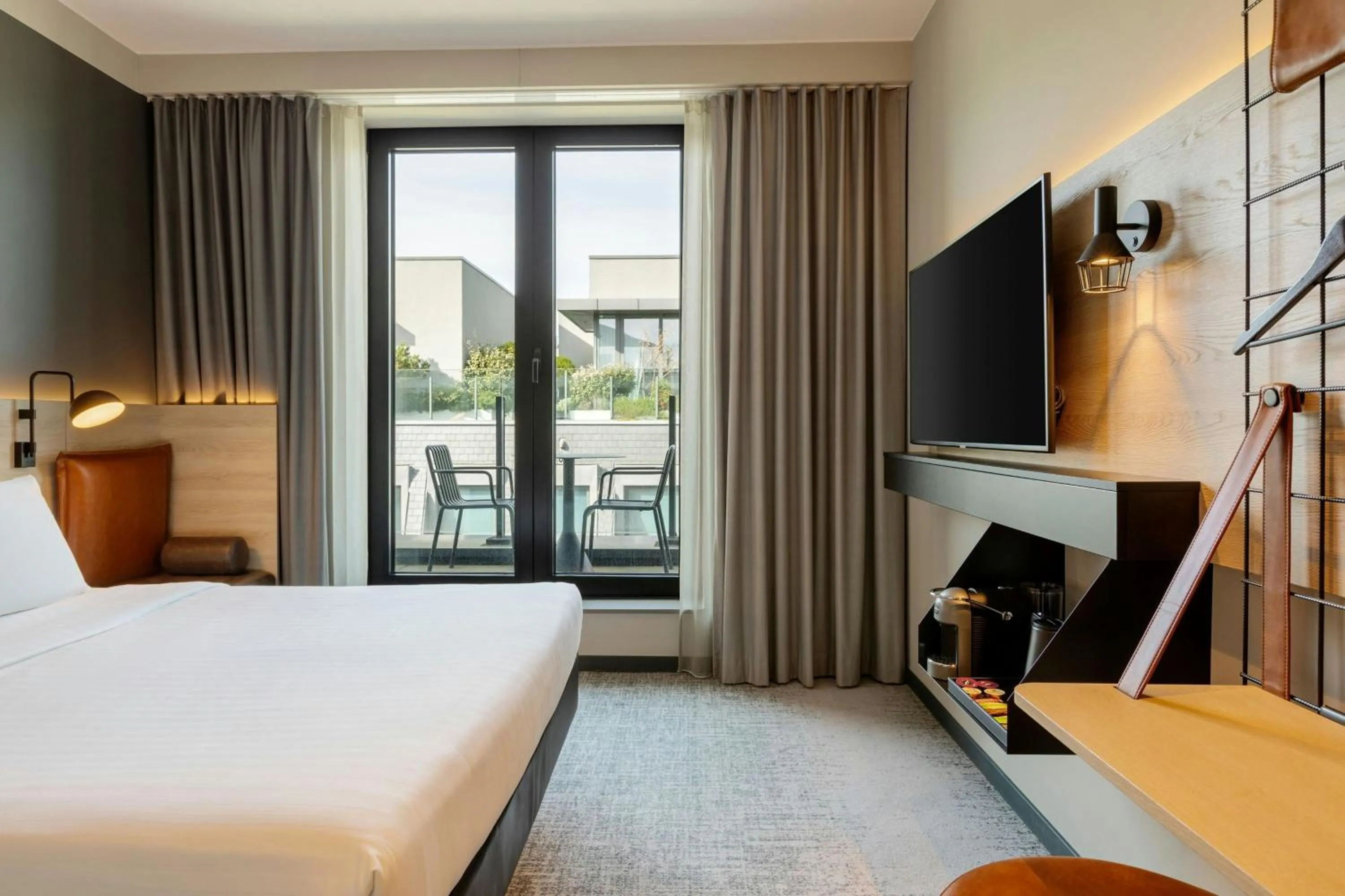 Photo of the whole room, Bed in Moxy Brussels City Center
