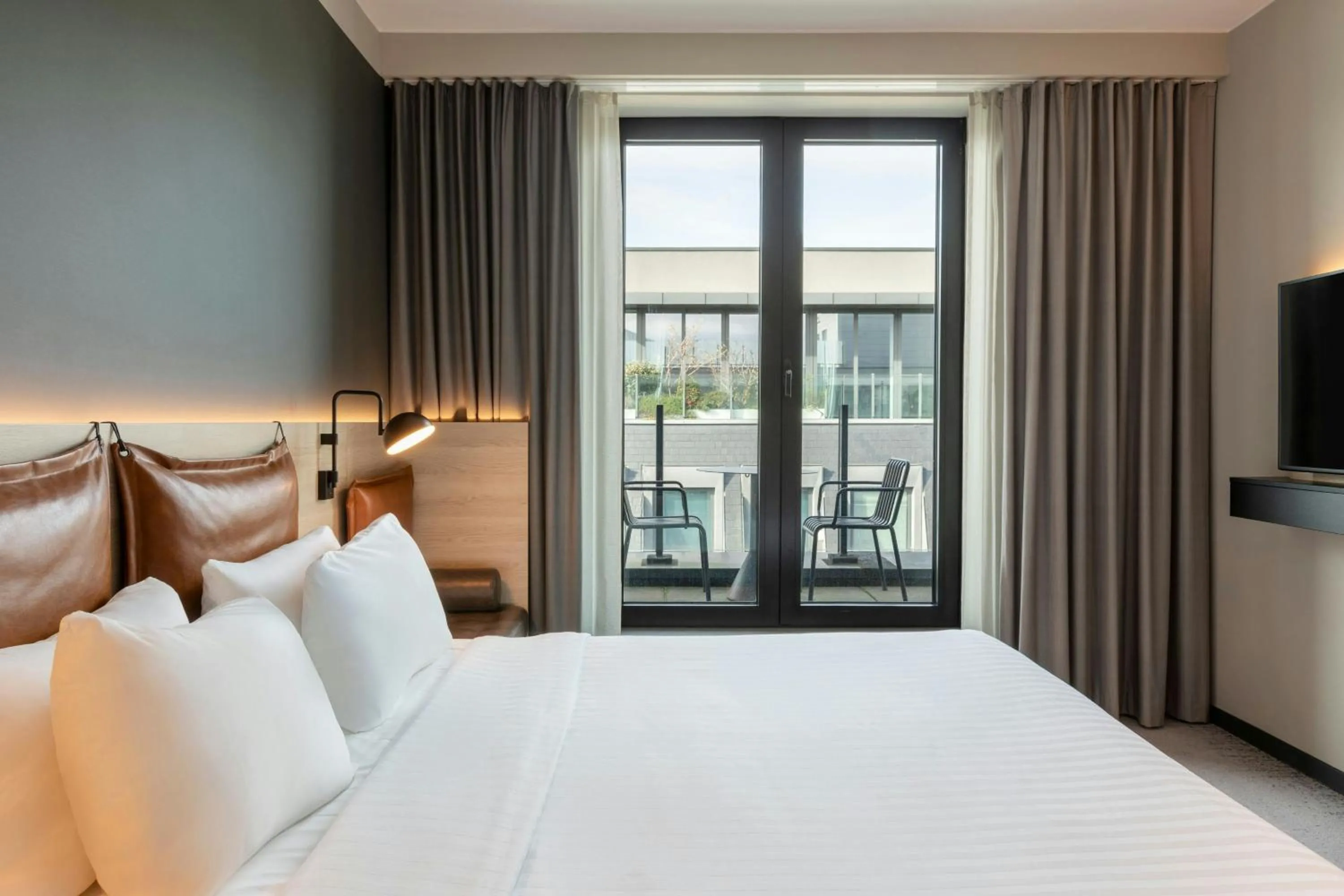 Photo of the whole room, Bed in Moxy Brussels City Center