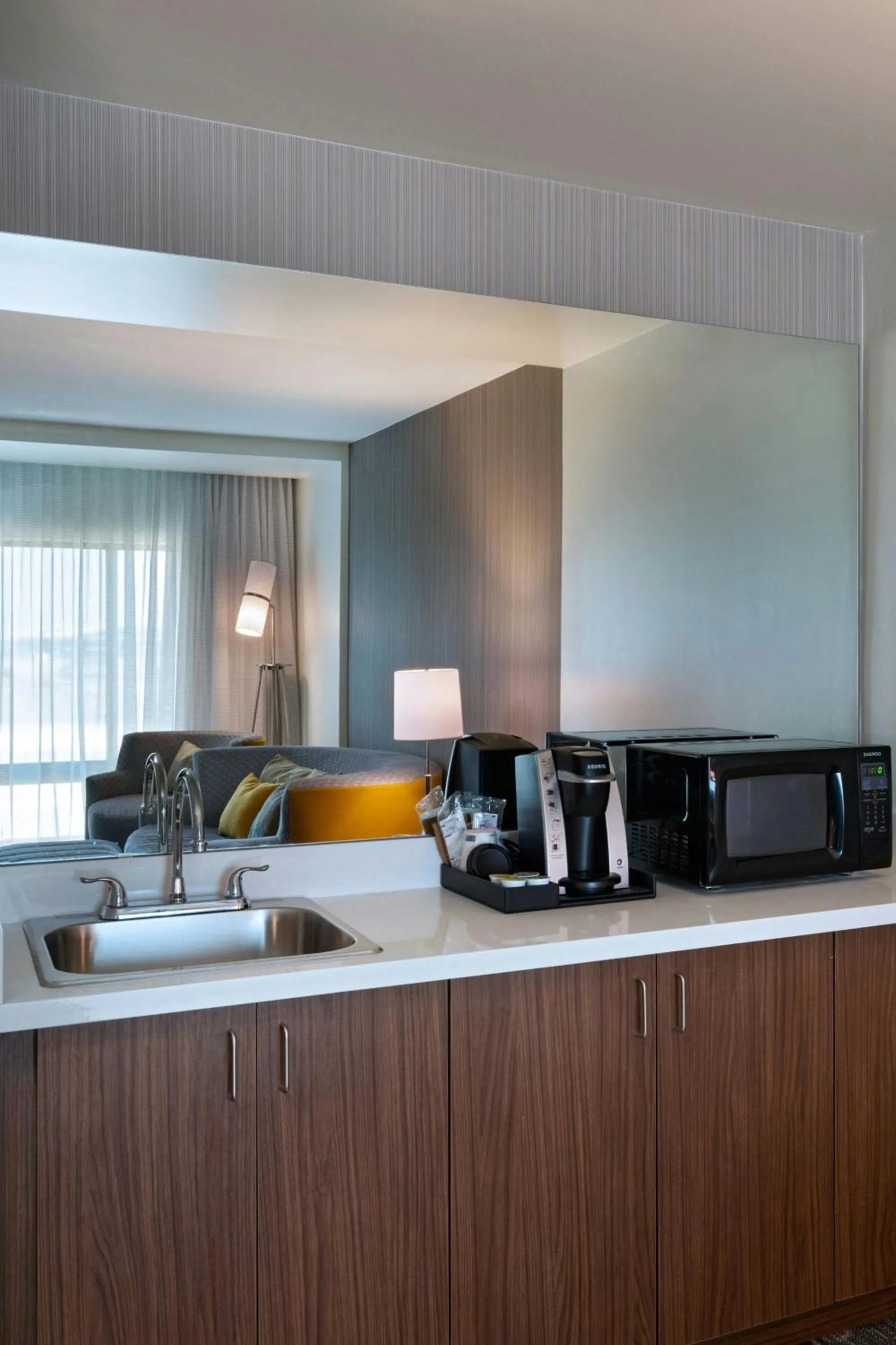 Photo of the whole room in Courtyard Dallas Grand Prairie