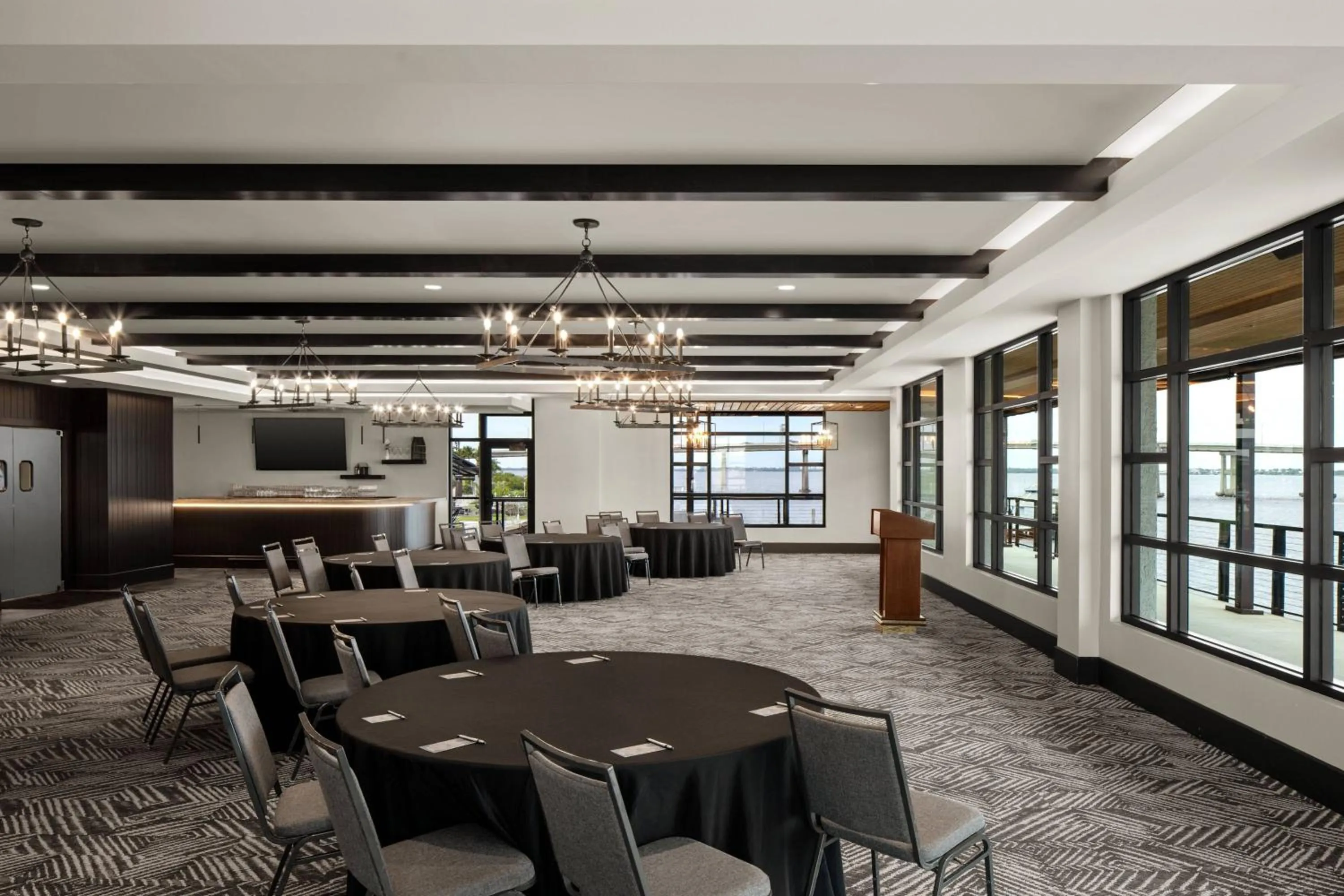 Lounge or bar in Luminary Hotel & Co., Autograph Collection