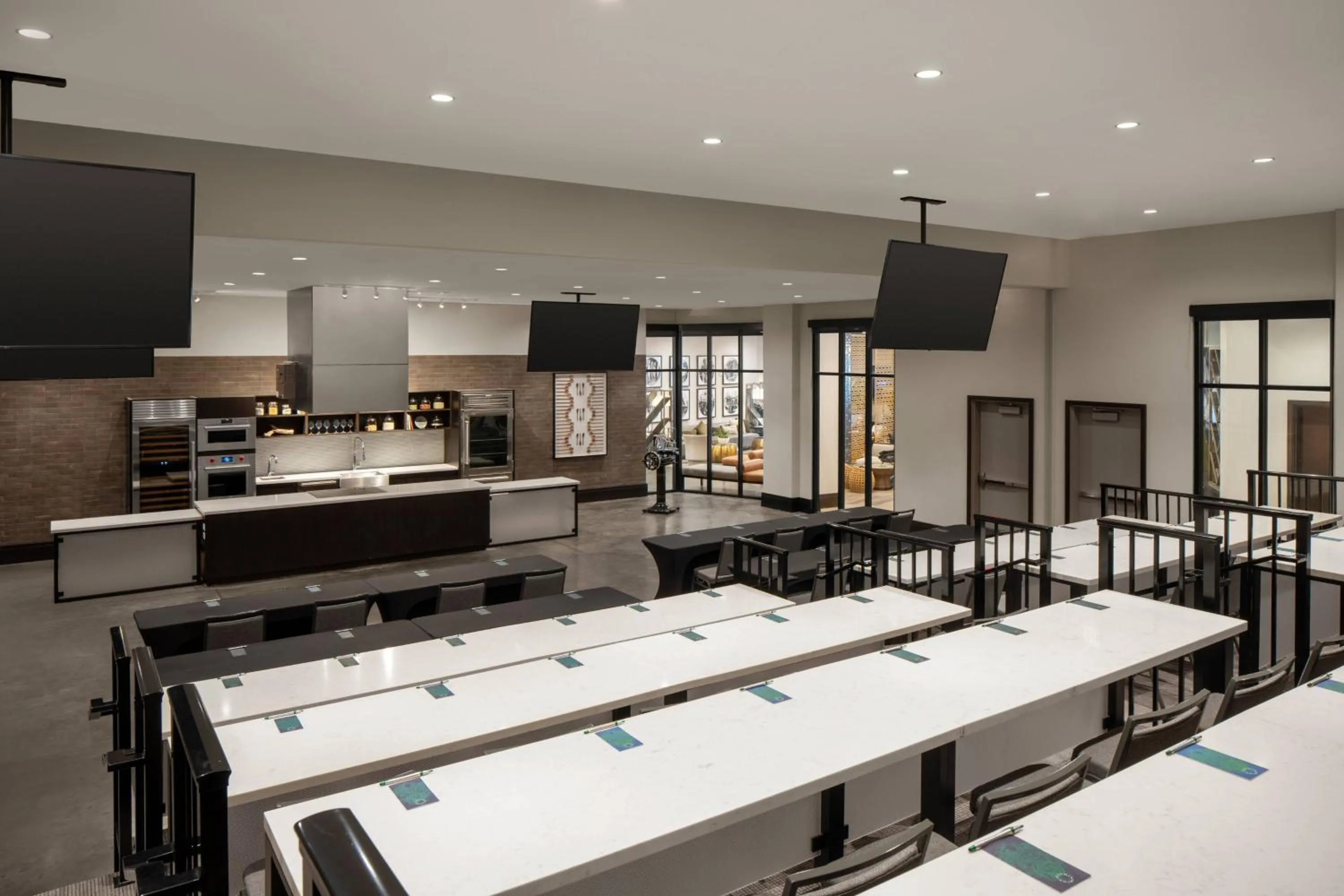 Meeting/conference room in Luminary Hotel & Co., Autograph Collection