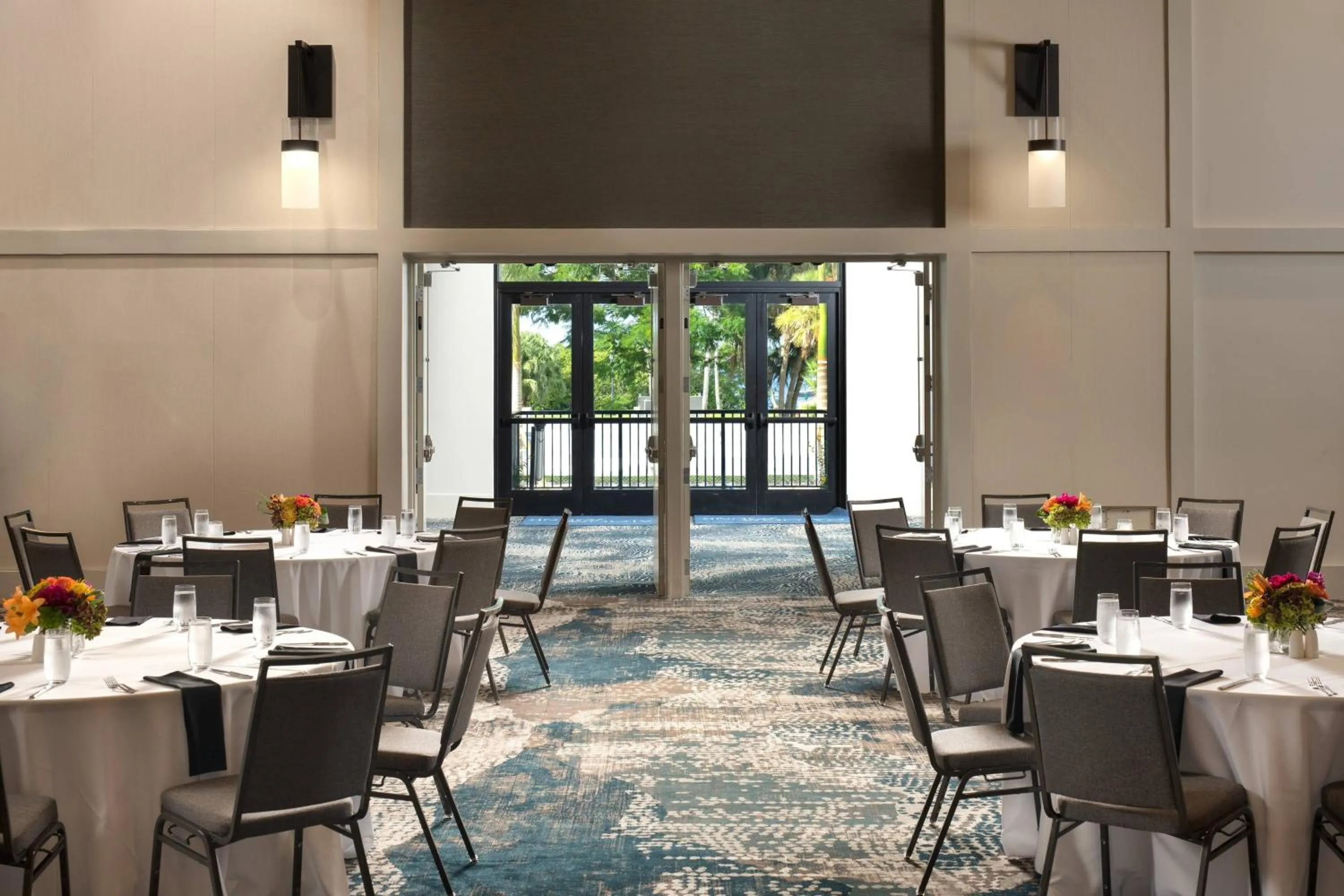 Meeting/conference room in Luminary Hotel & Co., Autograph Collection