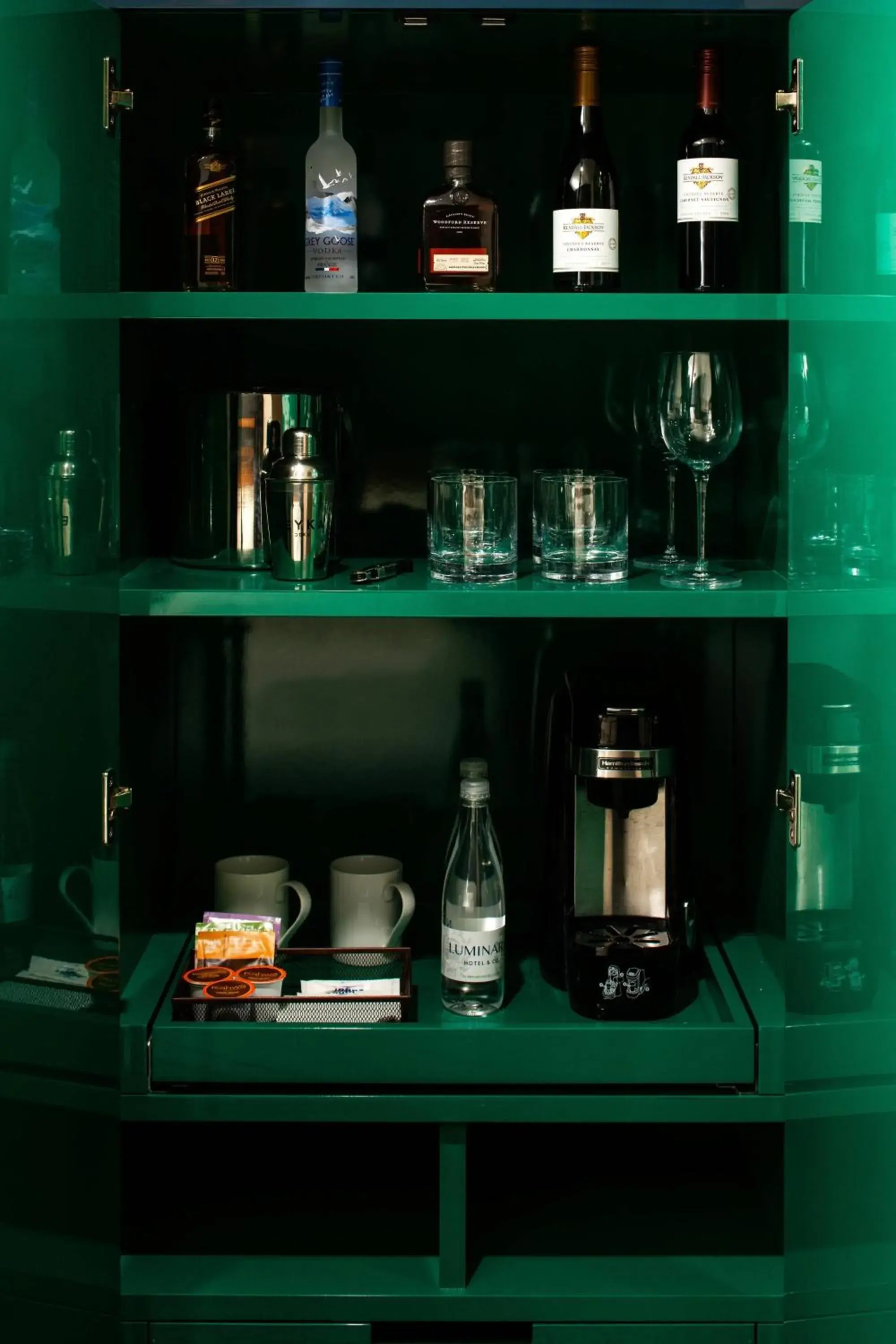 King Room Chaise Lounge, Guest room, 1 King (Mobility Accessible w/ Roll-in Shower) in Luminary Hotel & Co., Autograph Collection King Room Chaise Lounge, Guest room, 1 King (Mobility Accessible w/ Roll-in Shower) in Luminary Hotel & Co., Autograph Collection