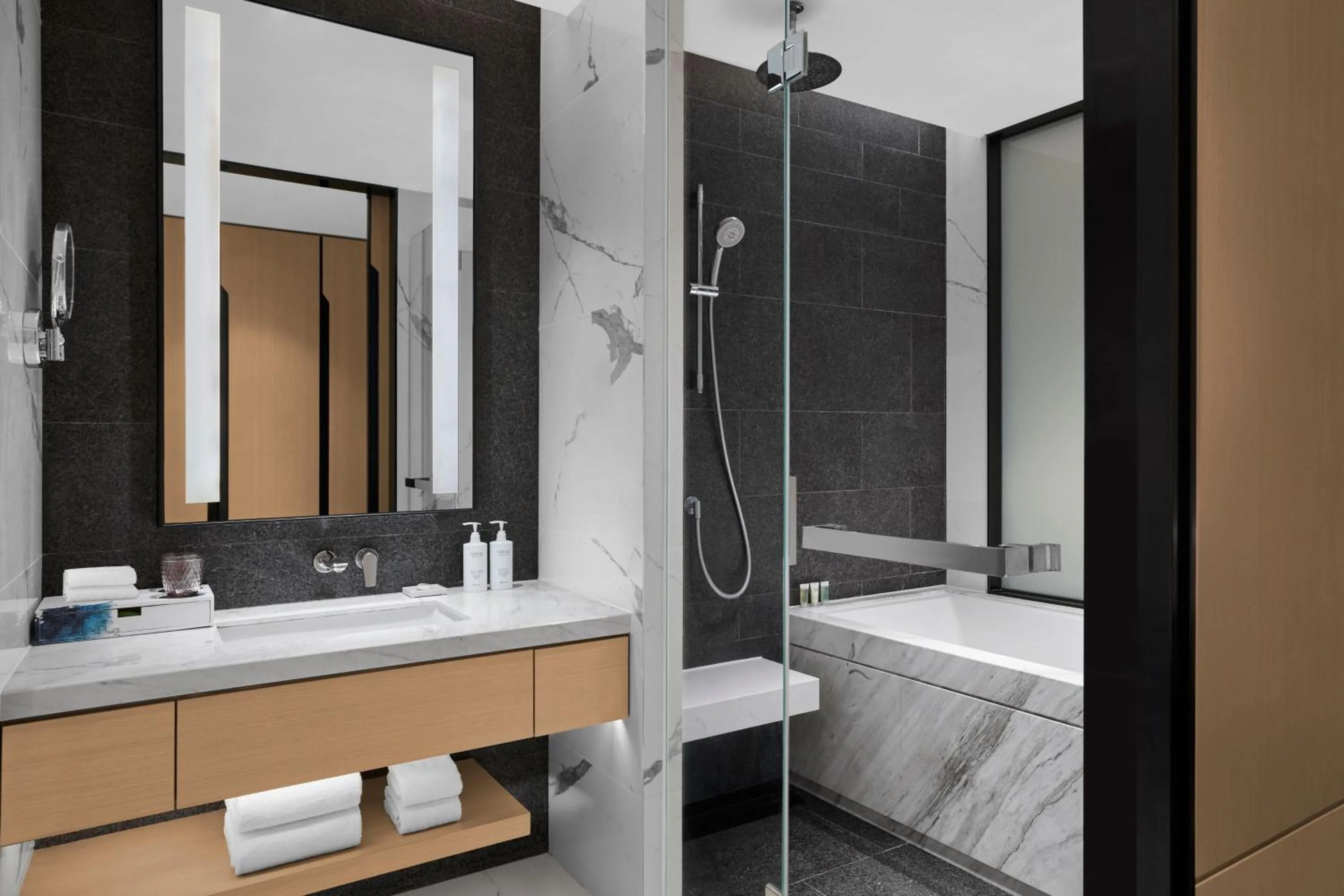 Photo of the whole room in Courtyard by Marriott Xiamen