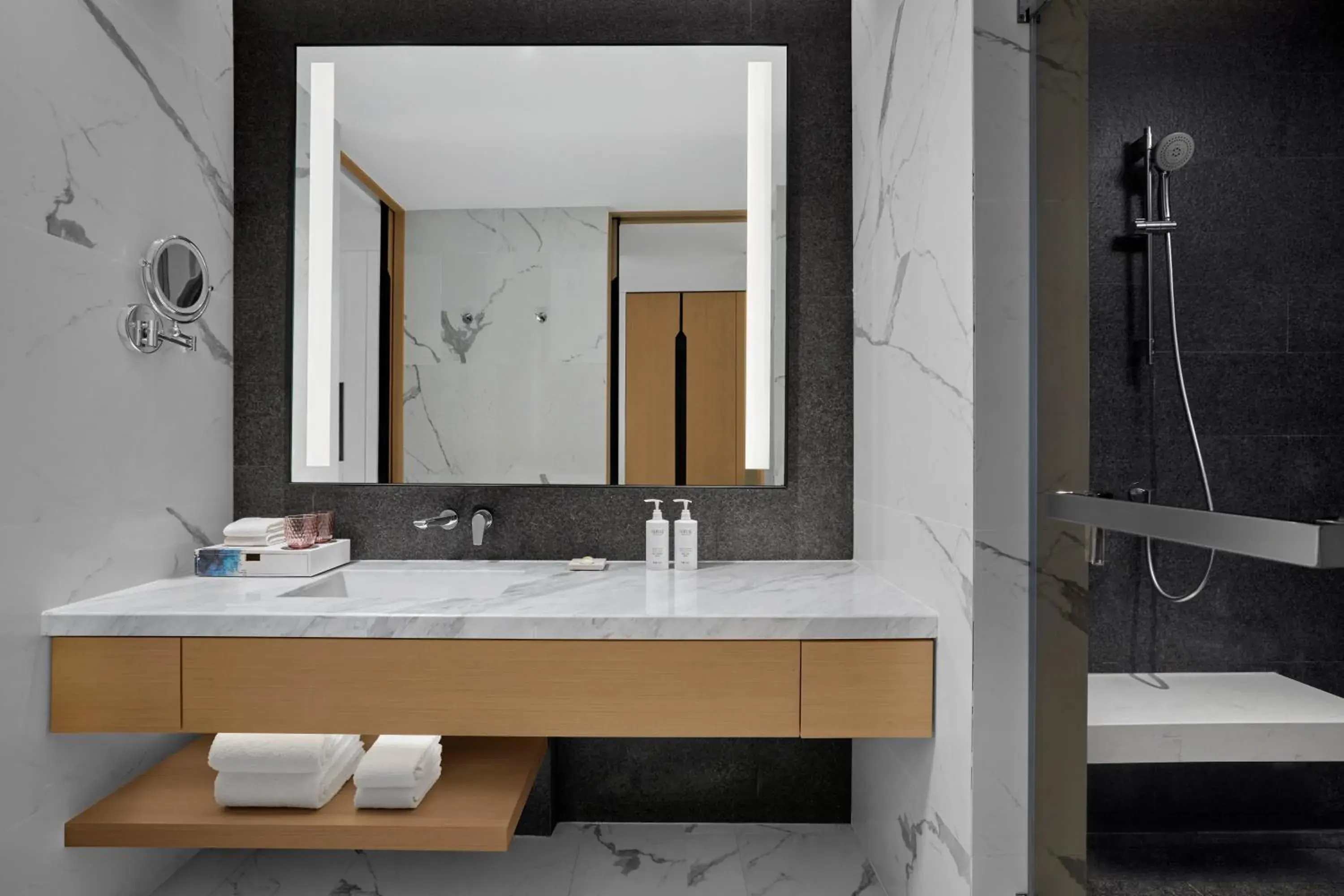 Deluxe Two Double Beds Room with City Views in Courtyard by Marriott Xiamen Deluxe Two Double Beds Room with City Views in Courtyard by Marriott Xiamen