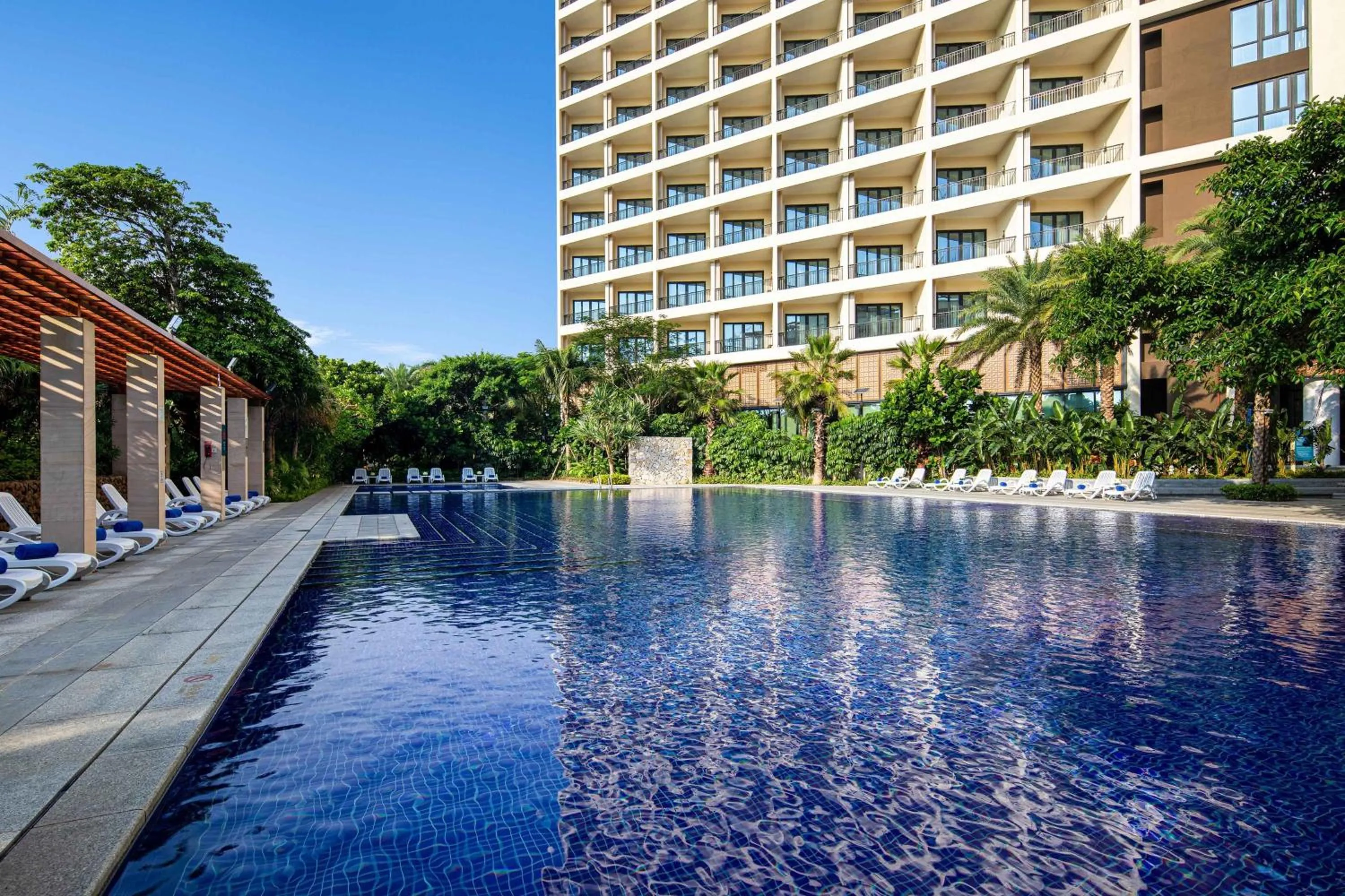 Swimming pool in Four Points by Sheraton Wuchuan, Loong Bay