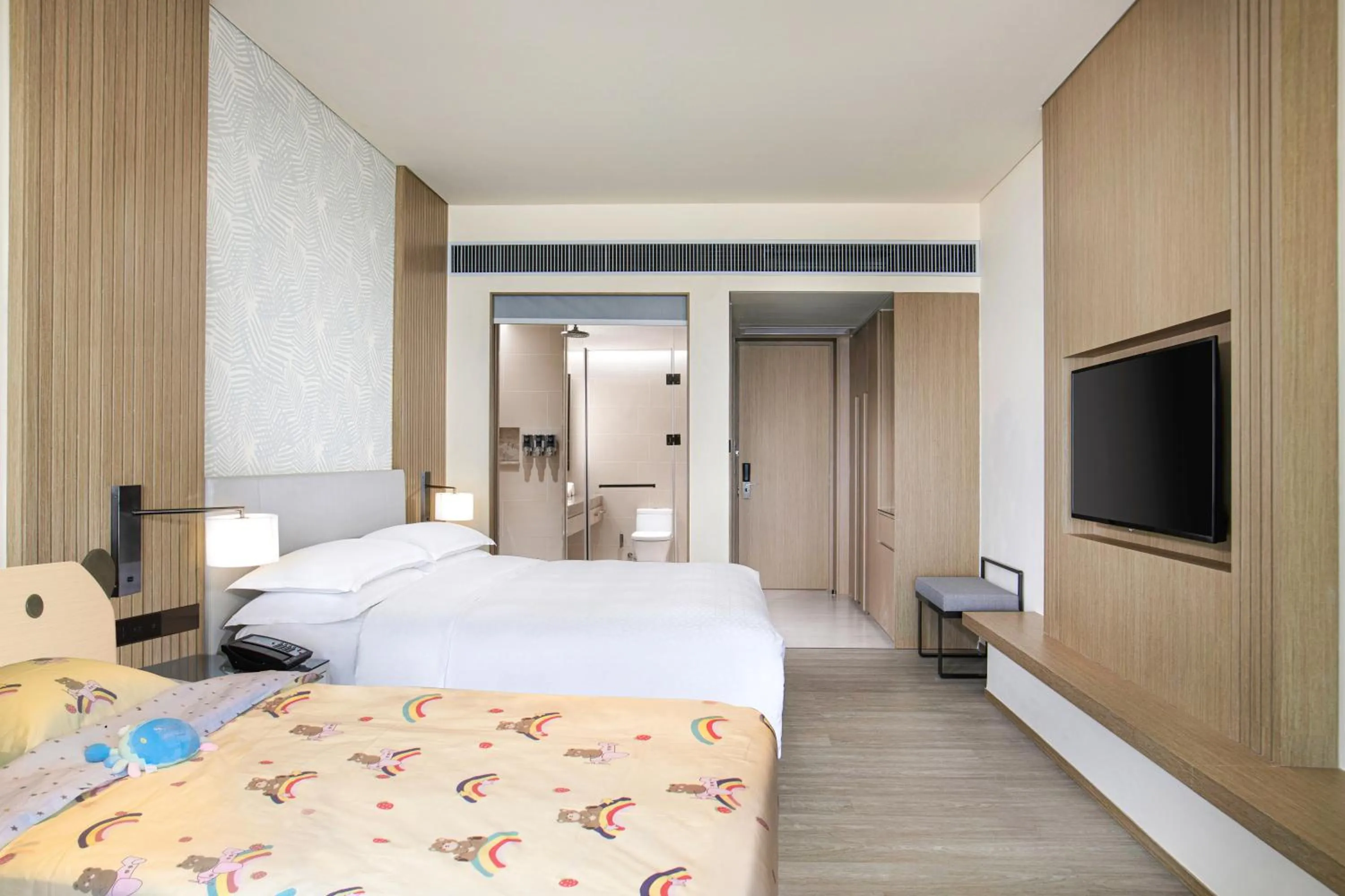 Photo of the whole room, Bed in Four Points by Sheraton Wuchuan, Loong Bay