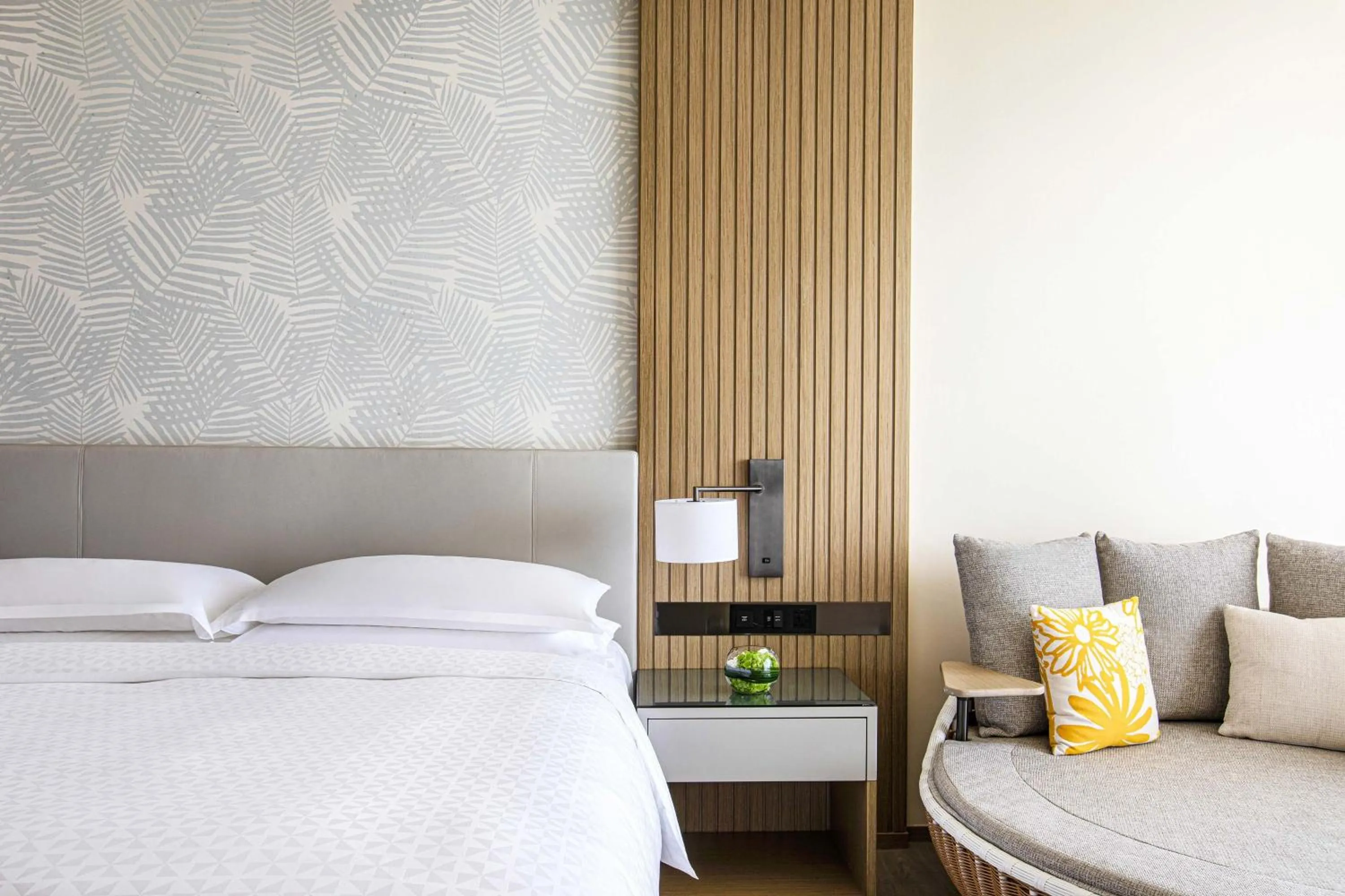 Photo of the whole room, Bed in Four Points by Sheraton Wuchuan, Loong Bay