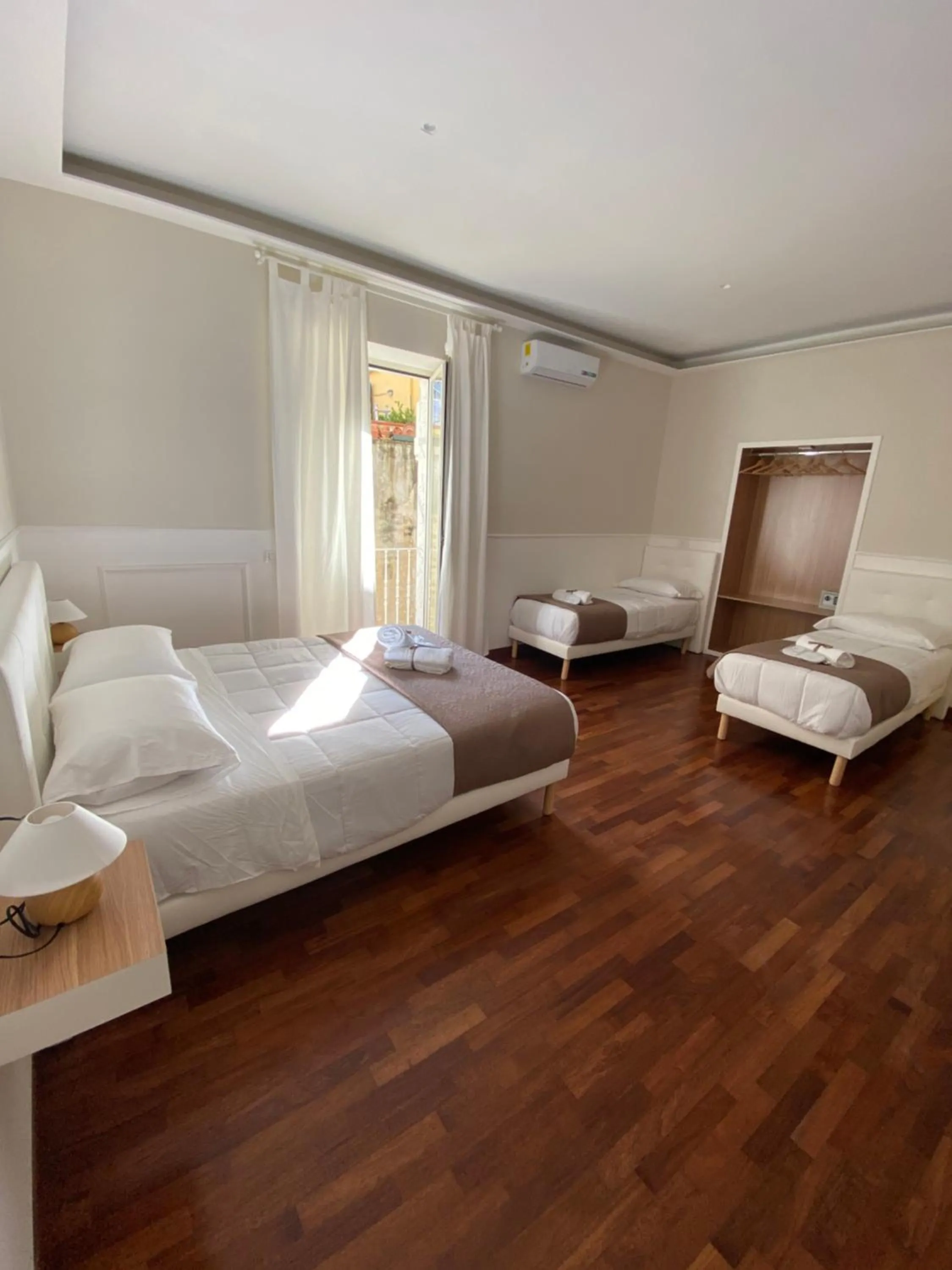 Photo of the whole room, Bed in MAMO al Museo