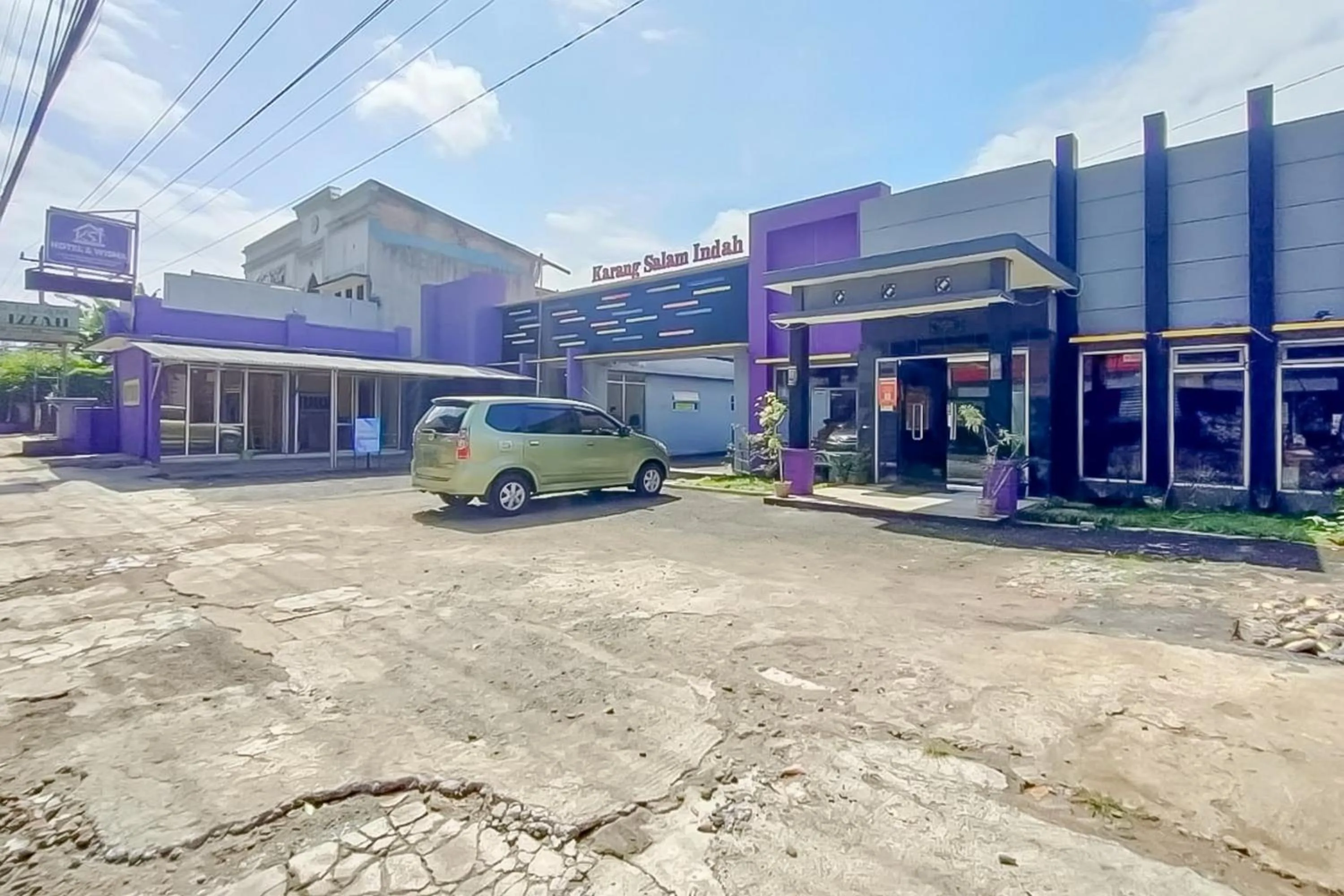 Parking in Hotel Karangsalam Indah Near Stasiun Purwokerto Mitra RedDoorz