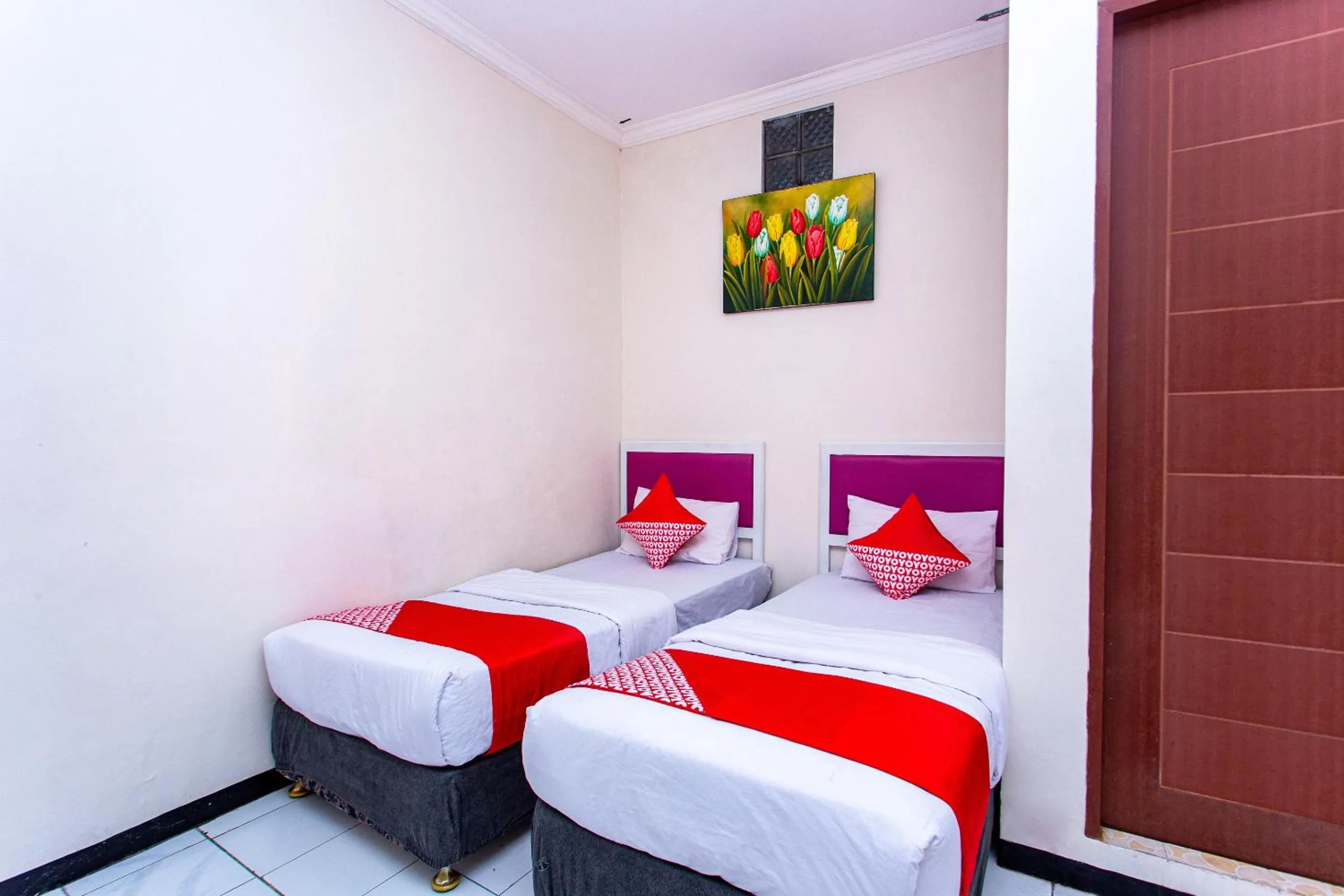 Standard Twin Room in Hotel Karangsalam Indah Near Stasiun Purwokerto Mitra RedDoorz