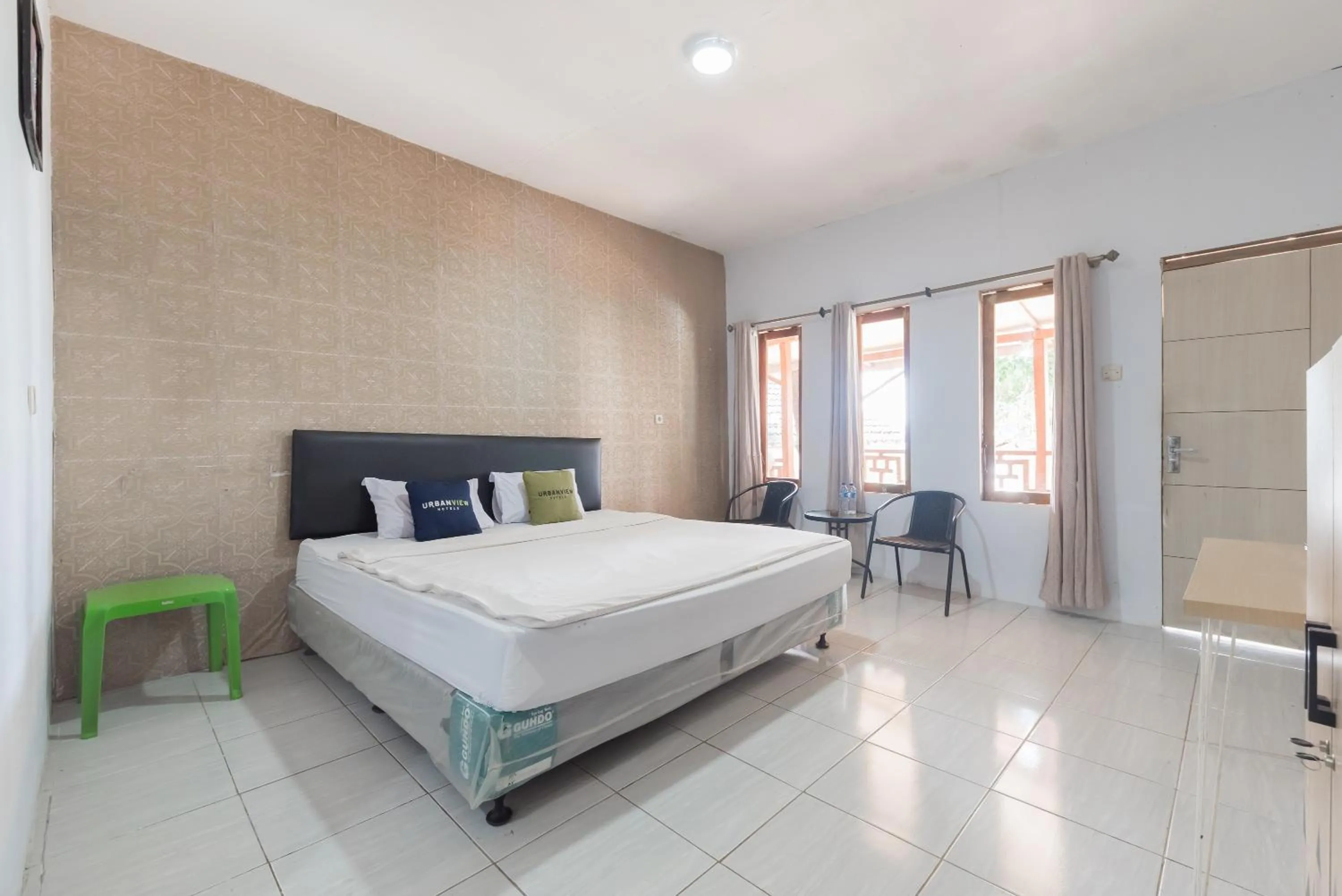 Bedroom, Bed in Urbanview Hotel D'Pineapple Villa Ciater by RedDoorz