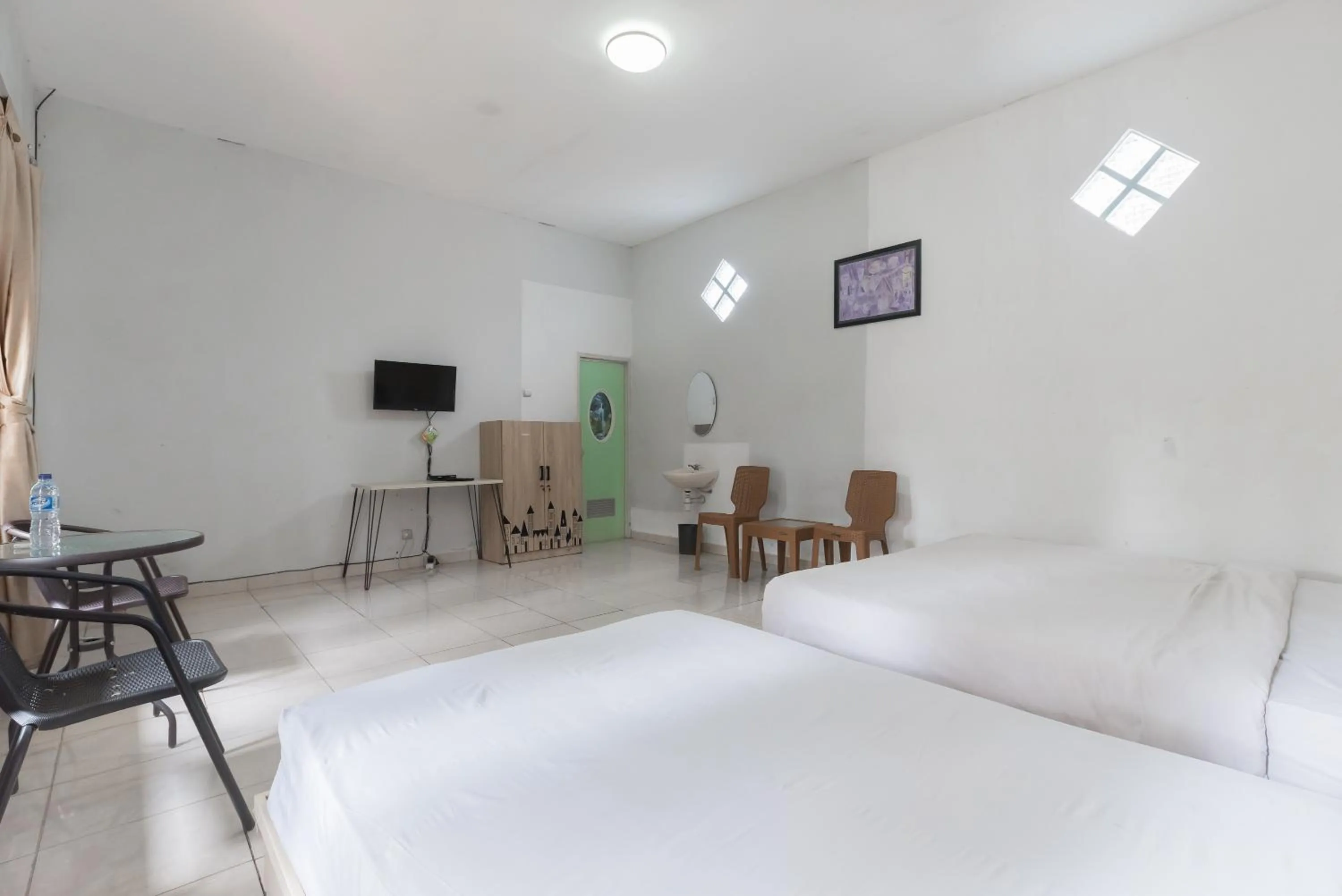 Bedroom, Bed in Urbanview Hotel D'Pineapple Villa Ciater by RedDoorz