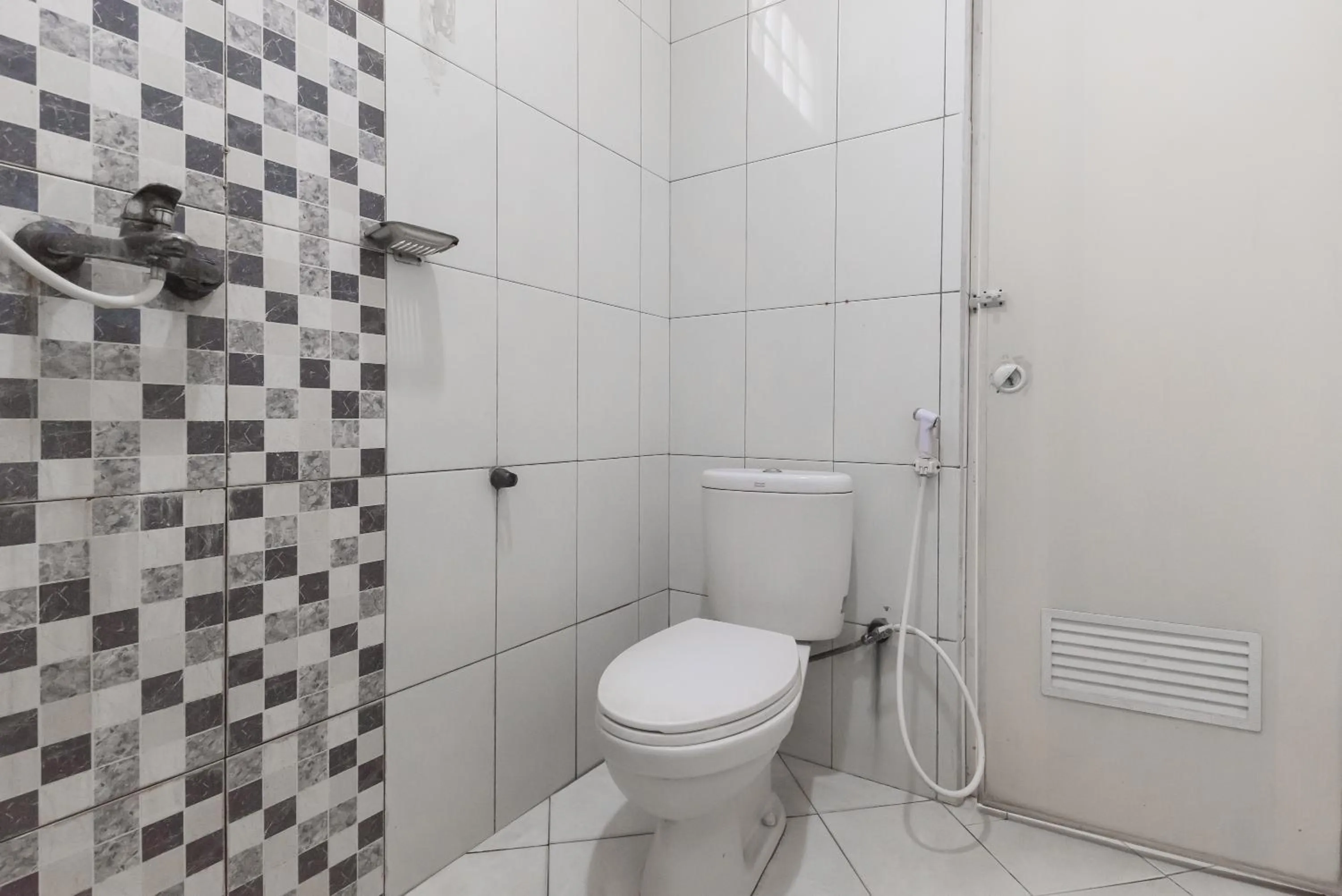 Bathroom in Urbanview Hotel D'Pineapple Villa Ciater by RedDoorz