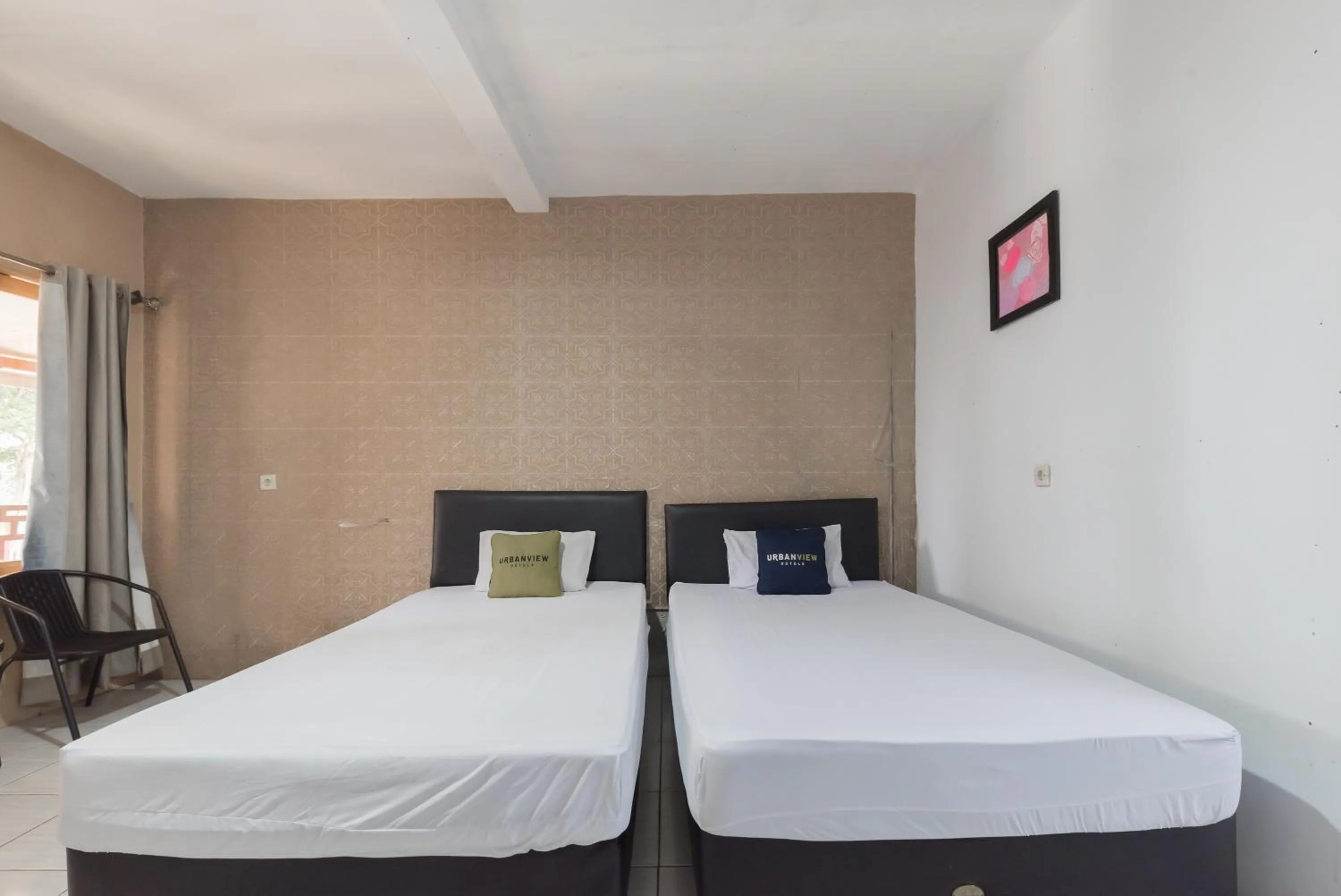 Bedroom, Bed in Urbanview Hotel D'Pineapple Villa Ciater by RedDoorz