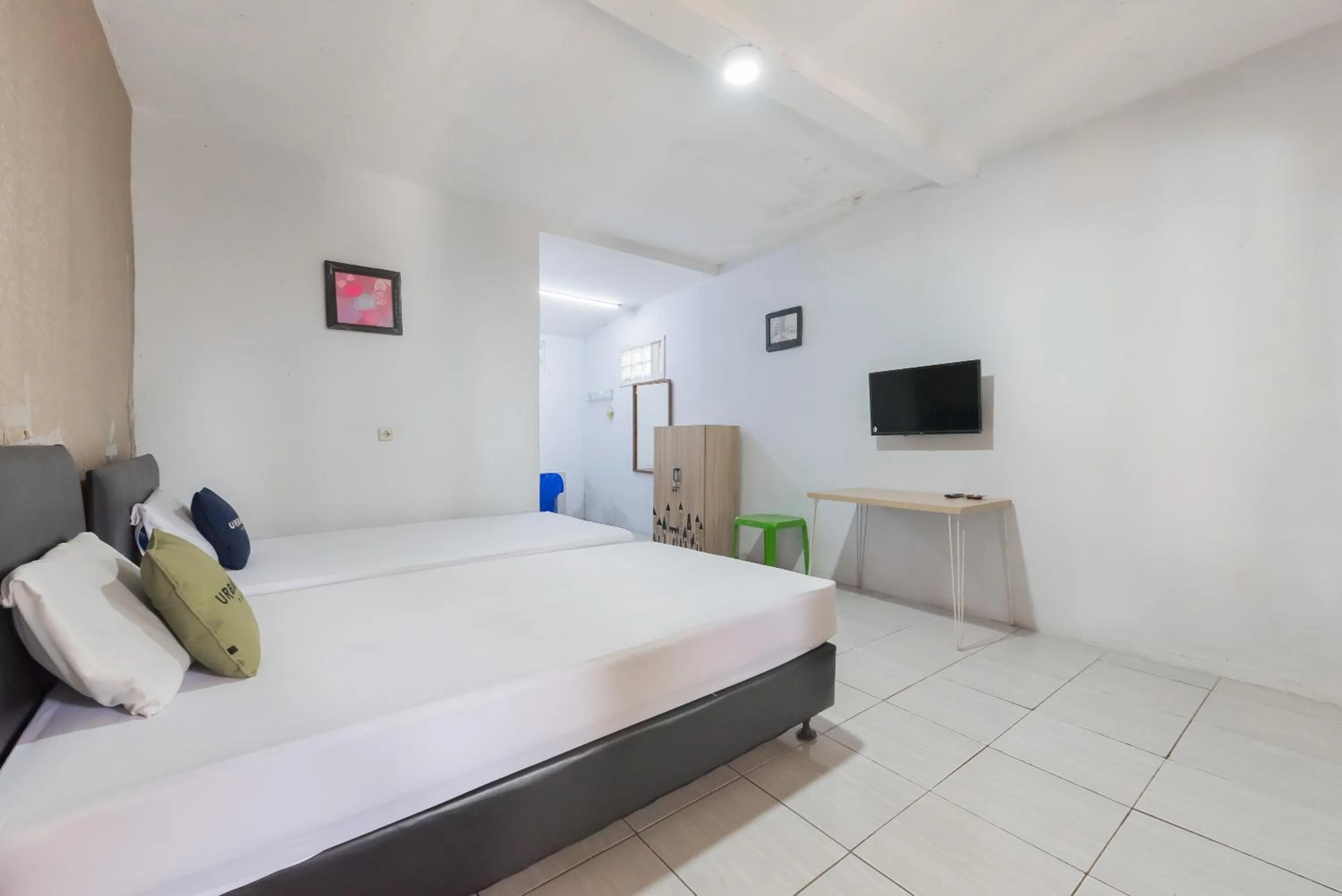 Bedroom, Bed in Urbanview Hotel D'Pineapple Villa Ciater by RedDoorz