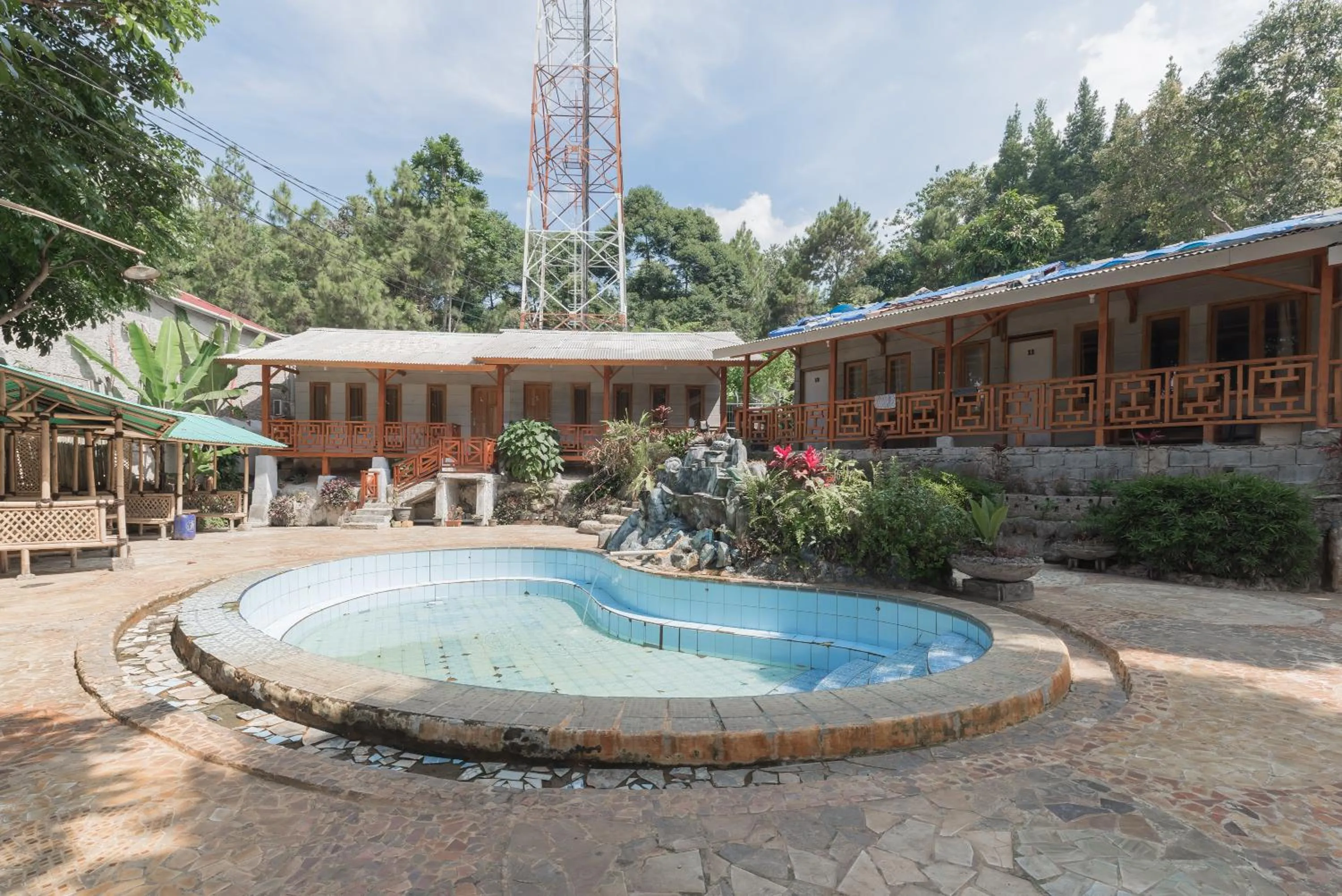 Urbanview Hotel D'Pineapple Villa Ciater by RedDoorz