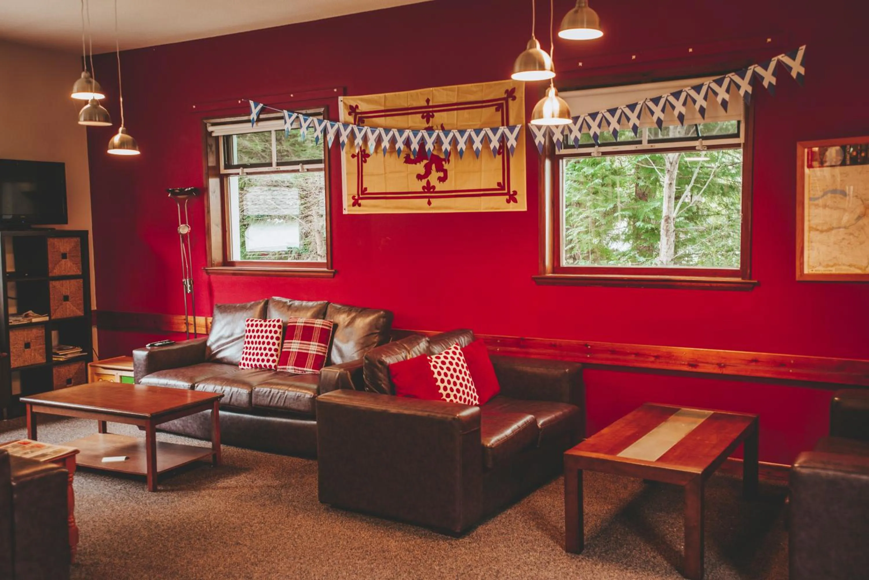 Communal lounge/ TV room in Crianlarich Youth Hostel